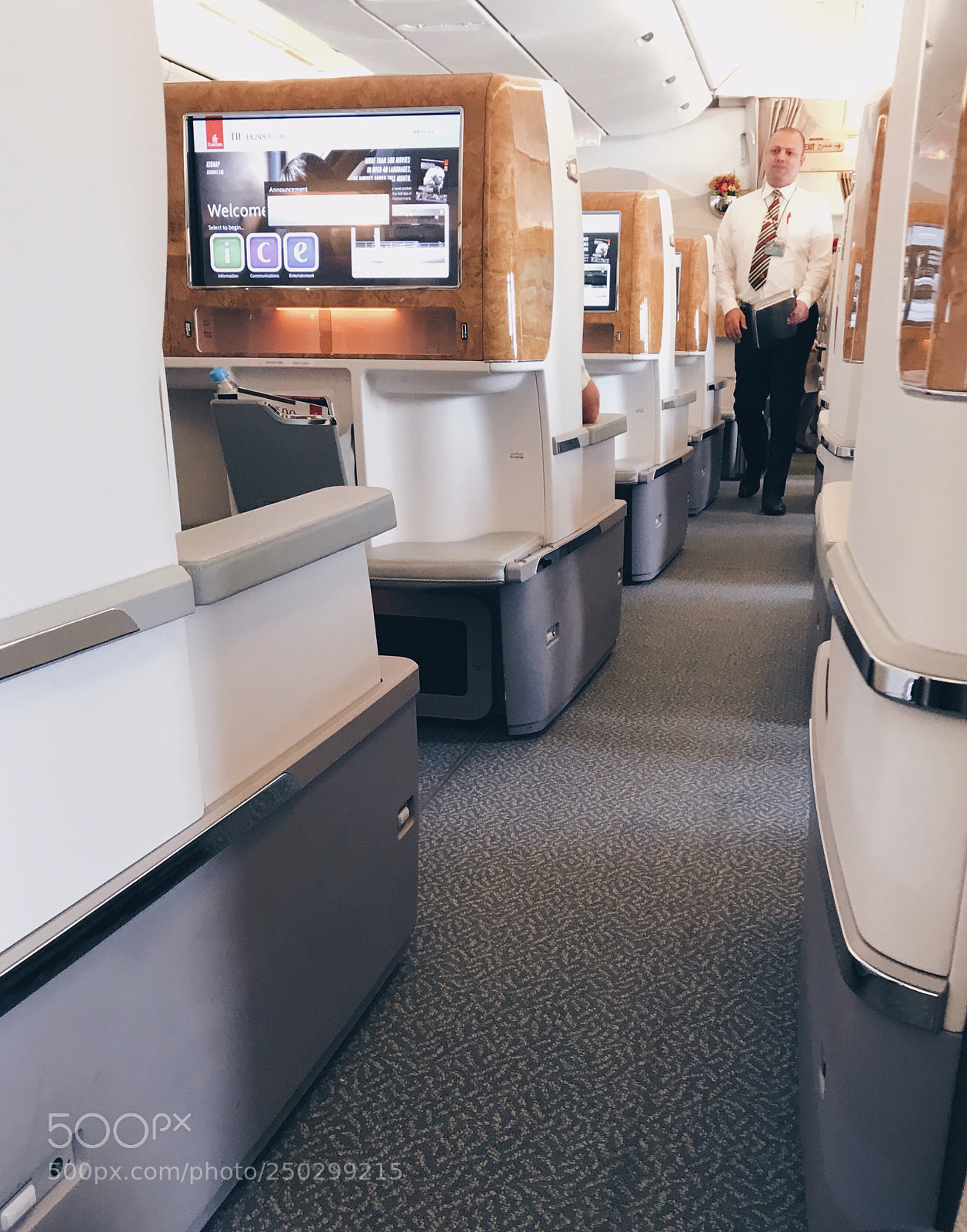 Apple iPhone 7 sample photo. Emirates business class from photography