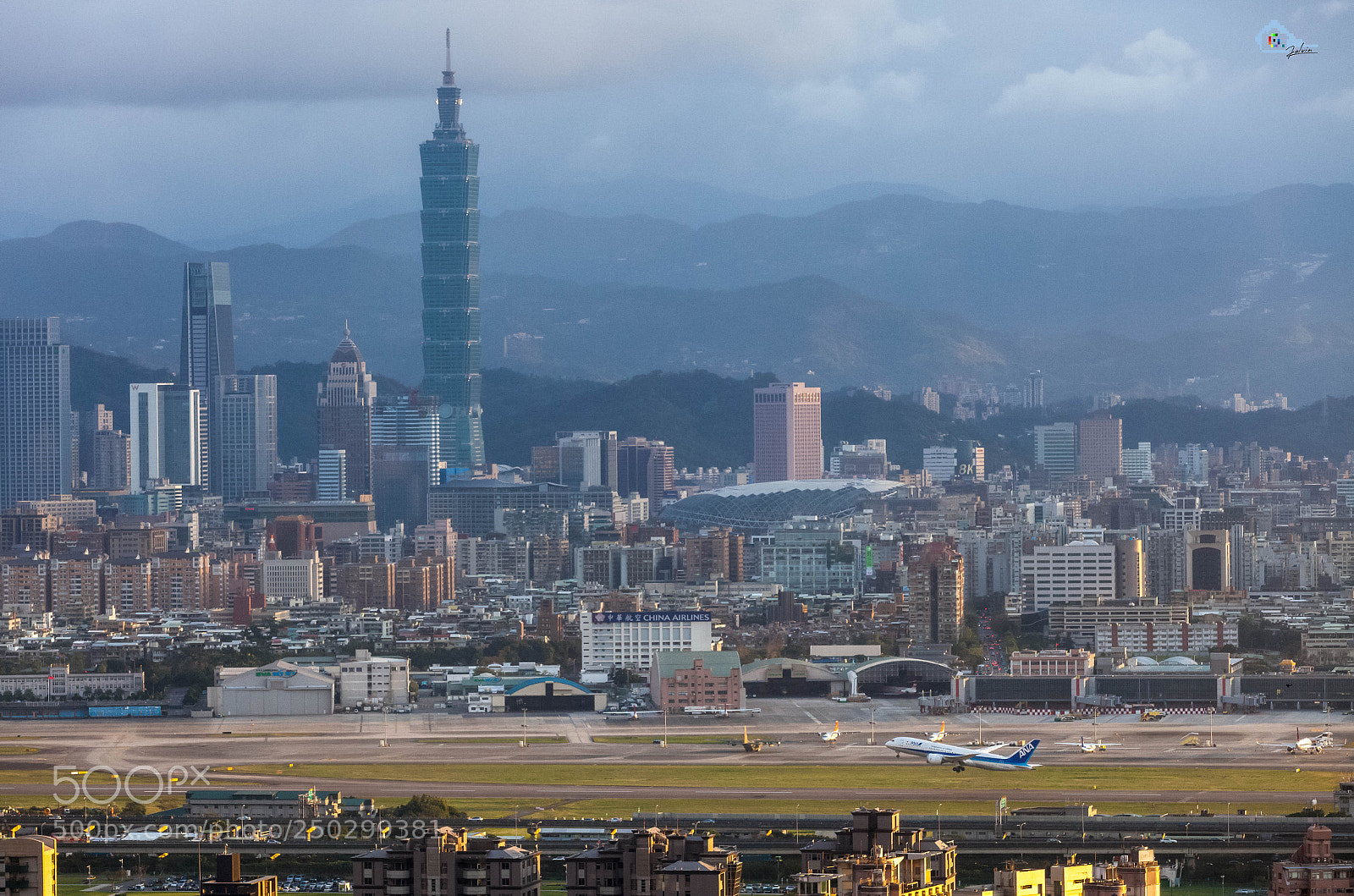 Canon EOS 5D Mark II sample photo. 雲哥說 出國旅行就是這麼的讓人著迷 所以只好開始收拾行李 展開下一段飛行 photography
