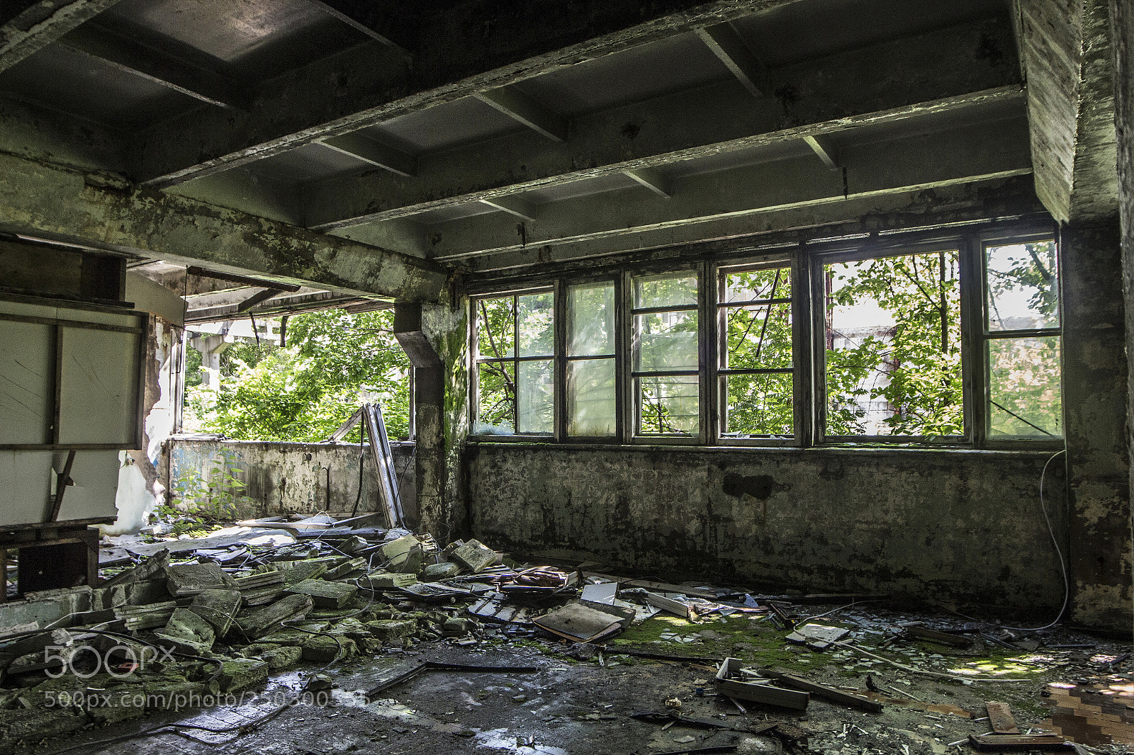 Canon EOS 650D (EOS Rebel T4i / EOS Kiss X6i) sample photo. The destroyed room photography