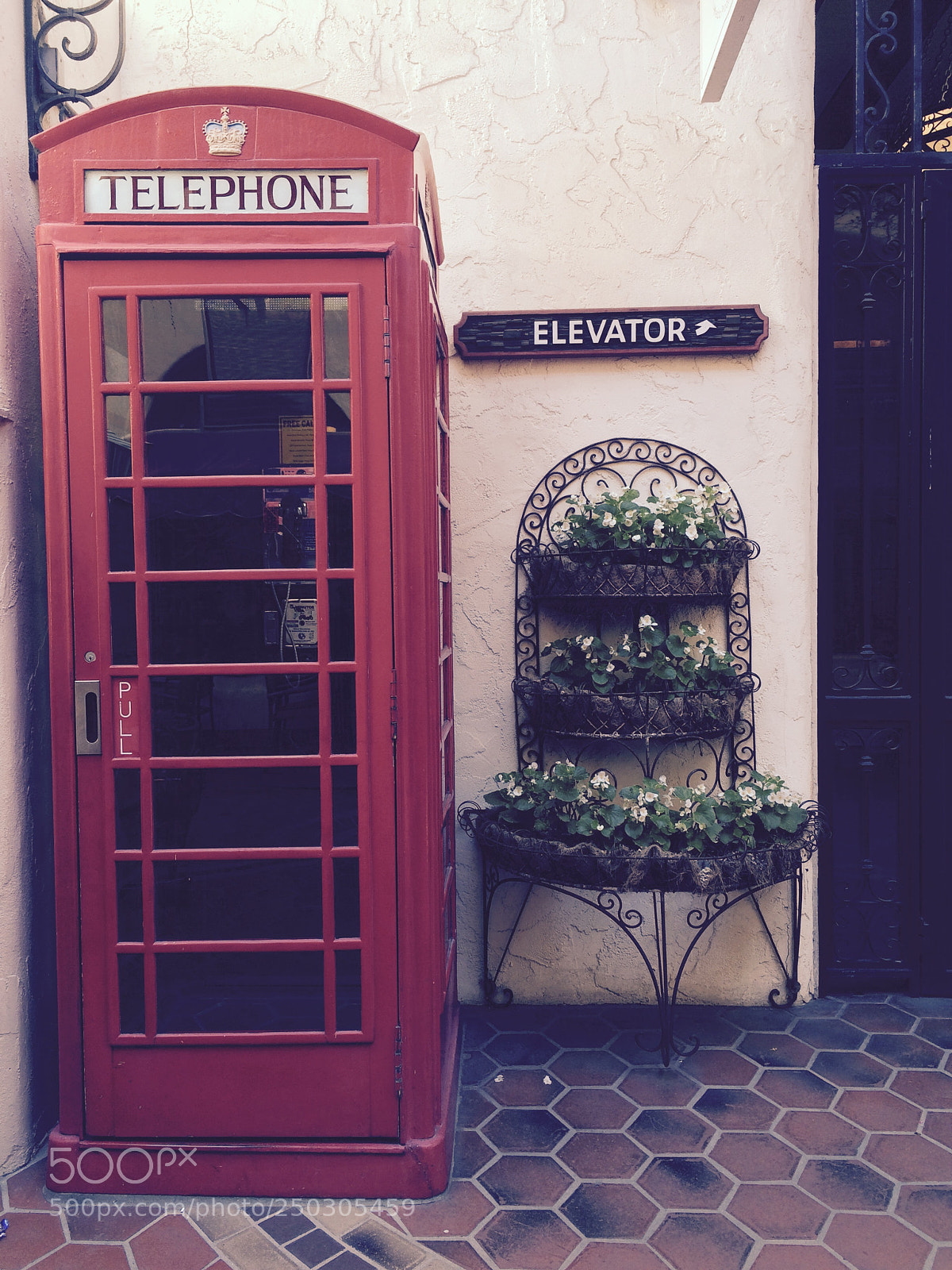 Apple iPhone 5s sample photo. Vintage phone booth photography