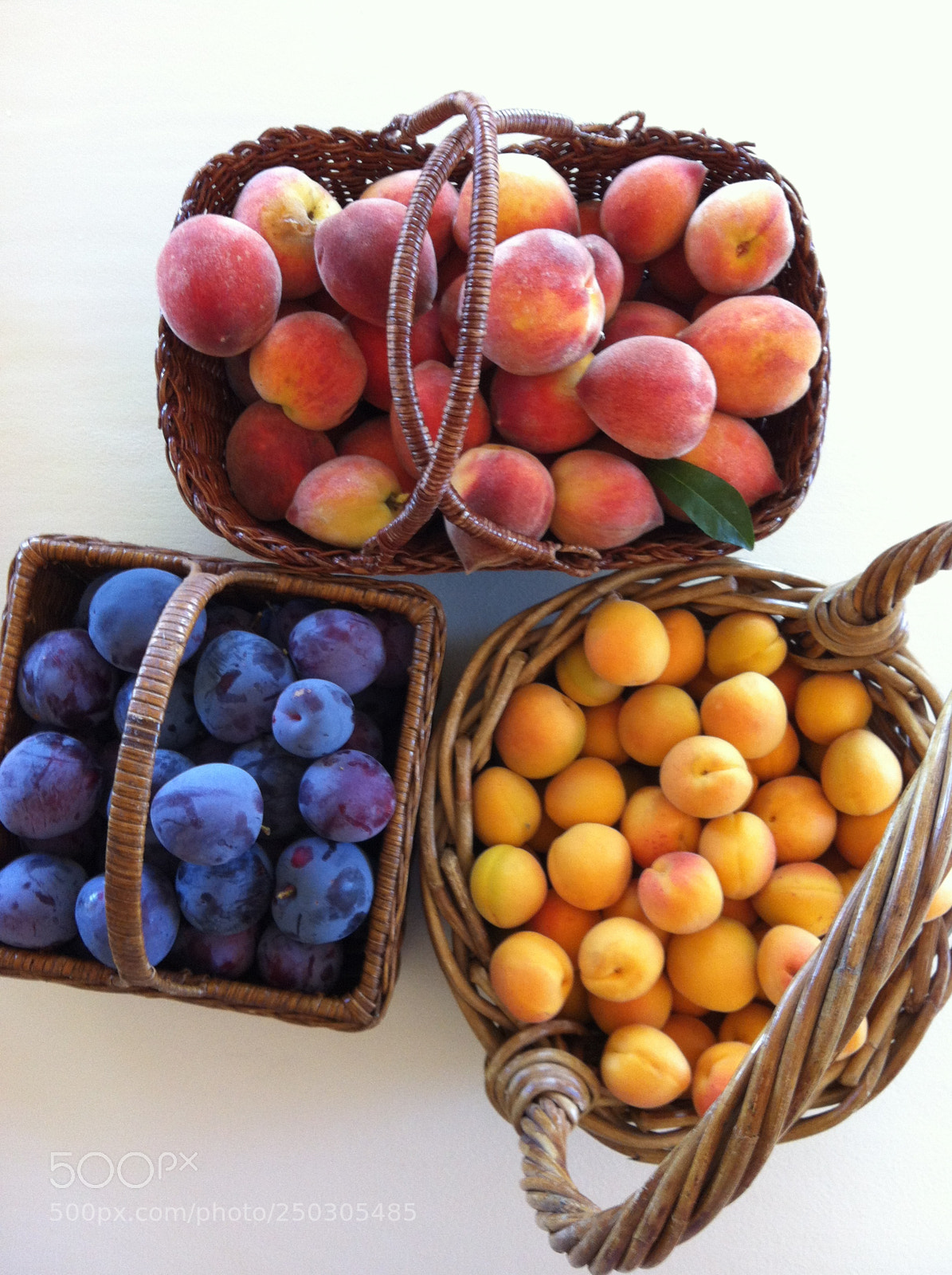 Apple iPhone 4 sample photo. Summer fruits photography