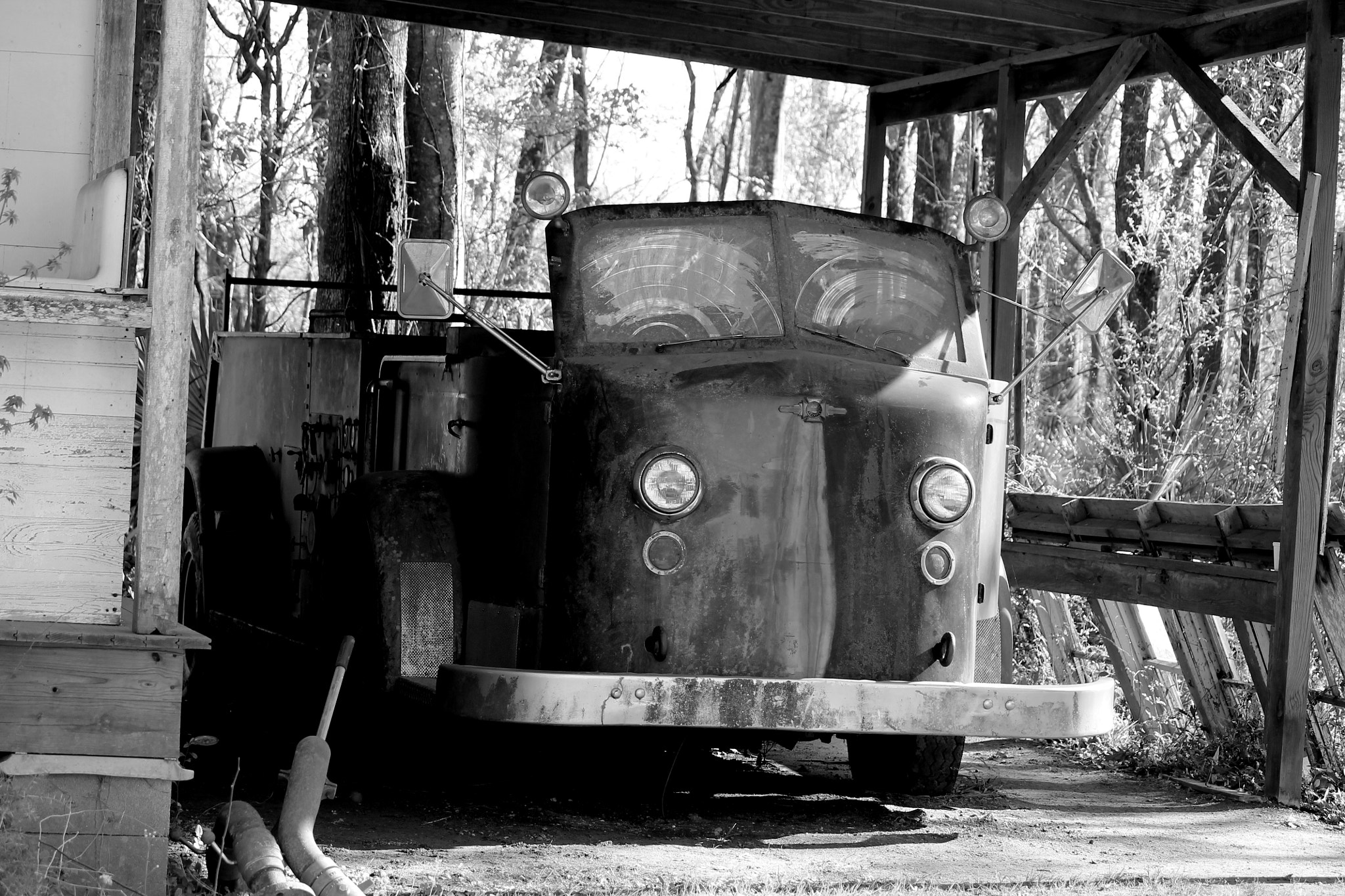 Canon EOS 1100D (EOS Rebel T3 / EOS Kiss X50) sample photo. An old louisiana firetruck photography