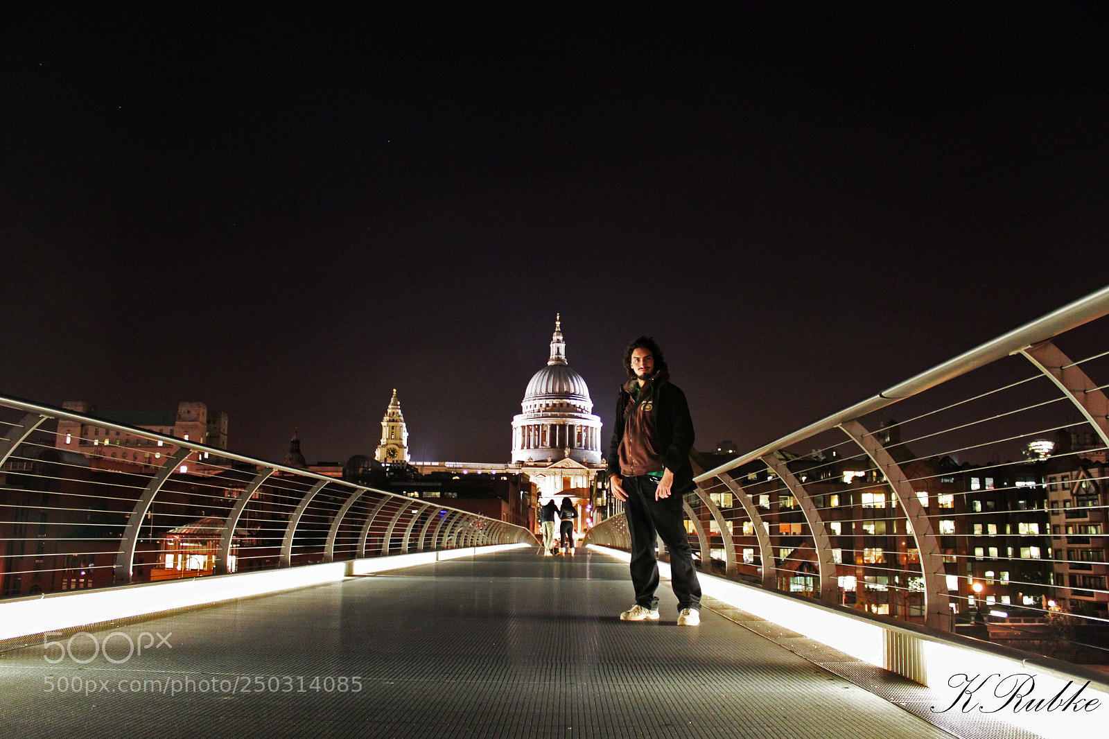 Canon EOS 500D (EOS Rebel T1i / EOS Kiss X3) sample photo. Millennium bridge photography
