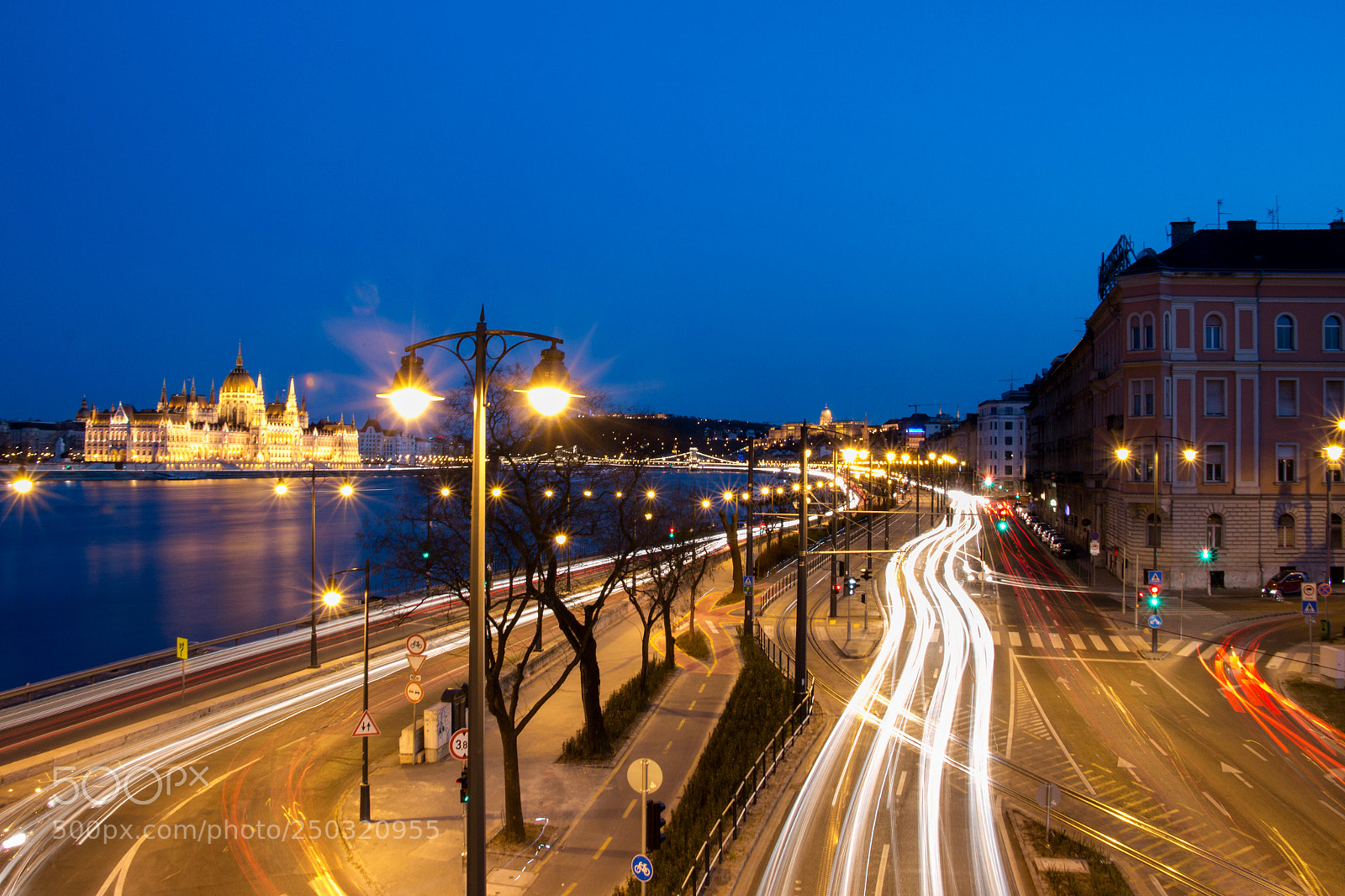 Canon EOS 70D sample photo. Budapest fényfolyam photography