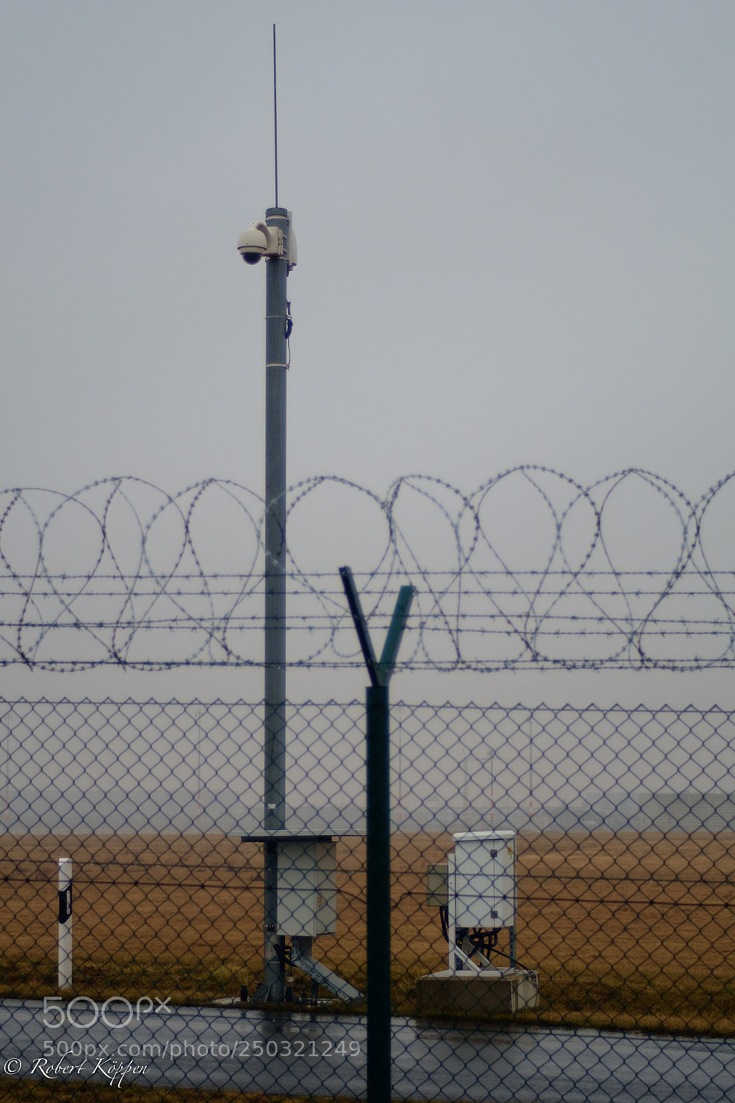 Fujifilm X-Pro1 sample photo. Airport photography