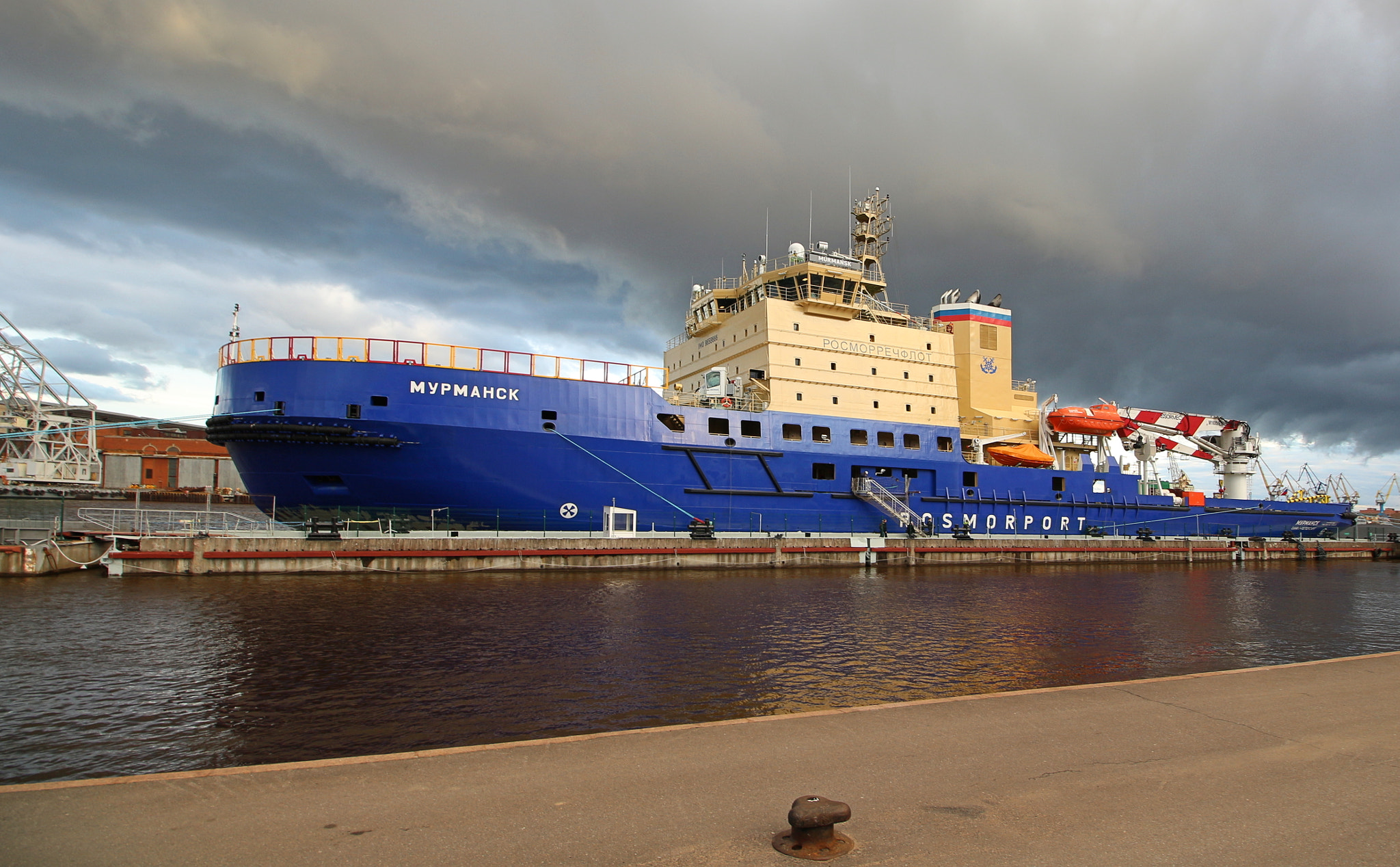 Canon EOS 650D (EOS Rebel T4i / EOS Kiss X6i) + Canon EF-S 10-18mm F4.5–5.6 IS STM sample photo. Icebreaker "murmansk" photography