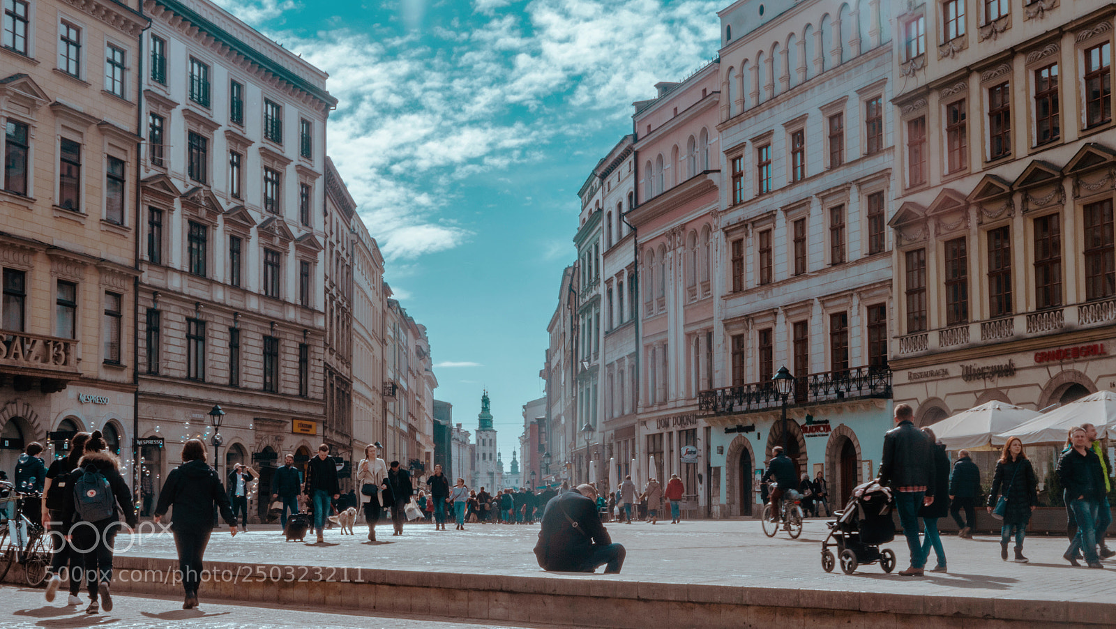 Panasonic Lumix DC-GH5 sample photo. Krakow's square photography