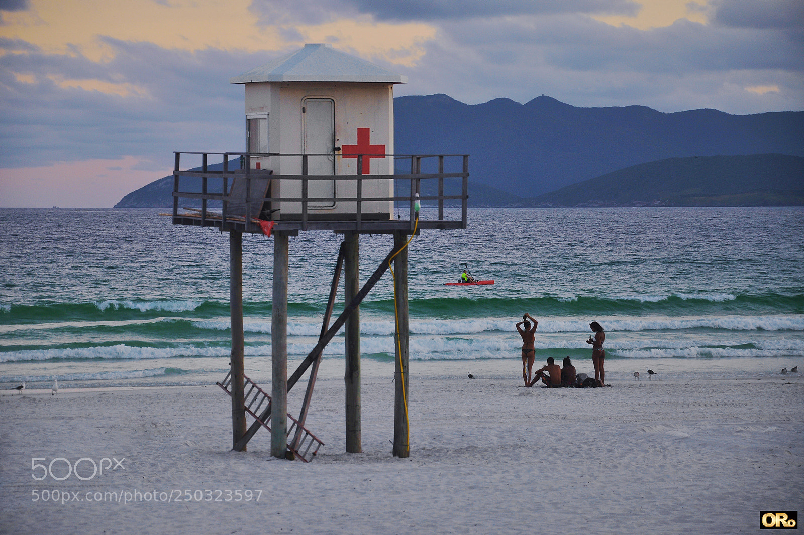 Nikon D90 sample photo. Old lifeguard station photography