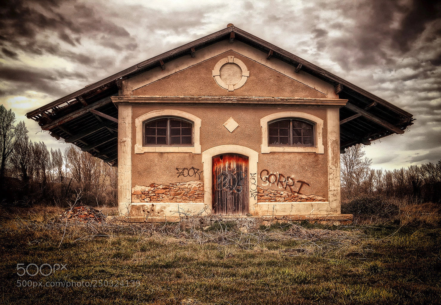 Canon EOS 70D sample photo. The murderous house photography
