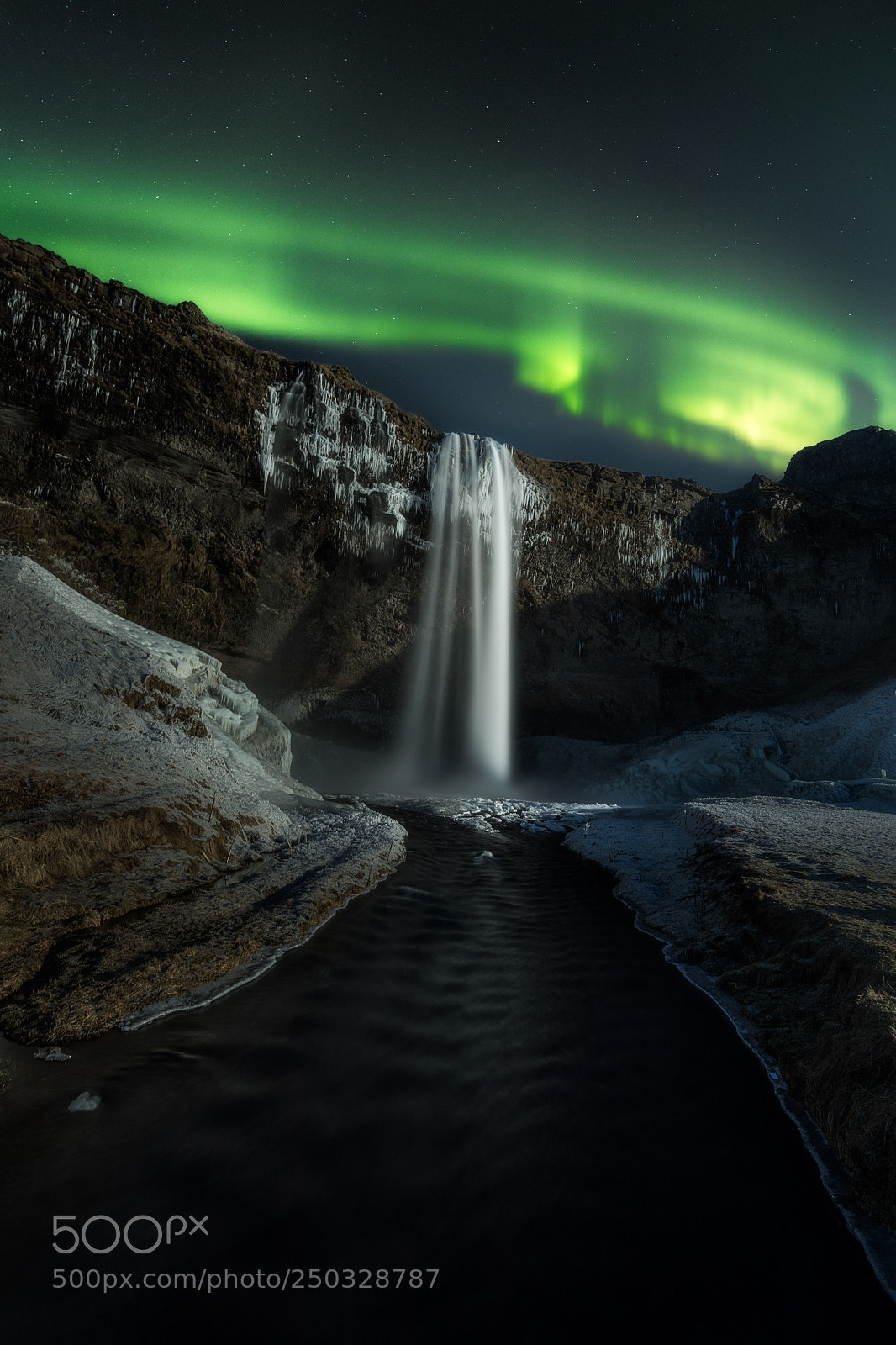 Canon EOS 5D Mark IV sample photo. Northern lights at seljalandsfoss photography
