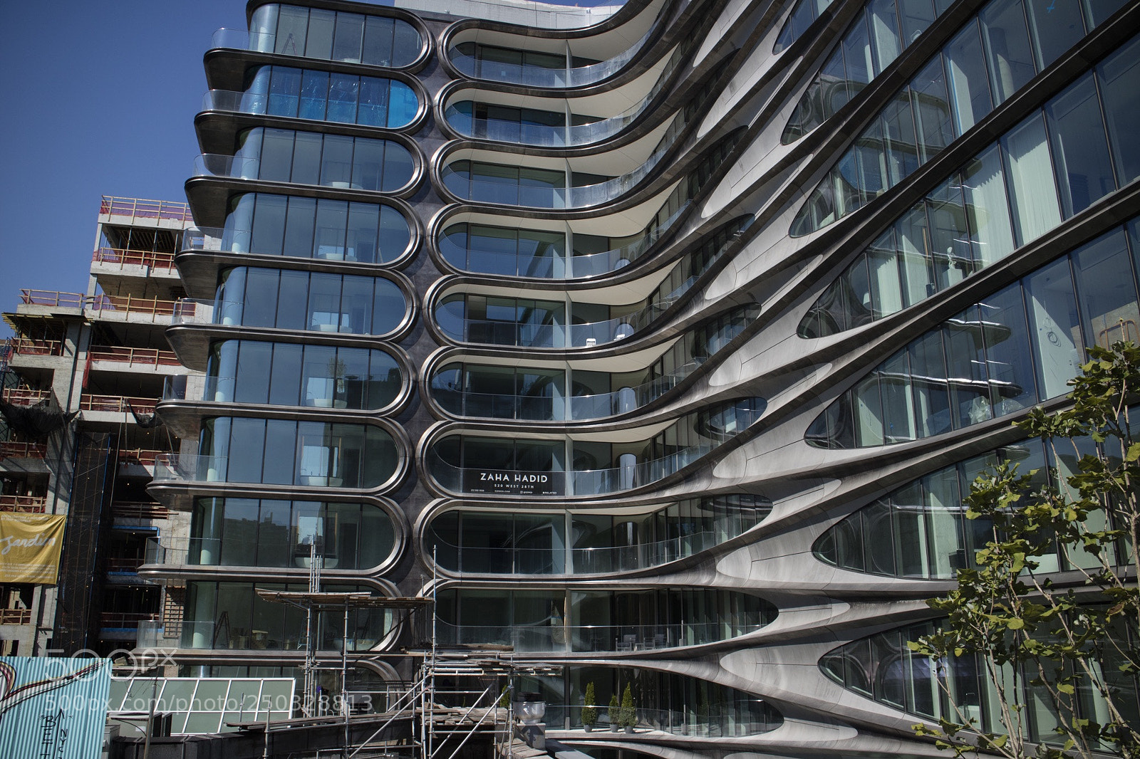 Canon EOS M3 sample photo. Jetsons in the present photography