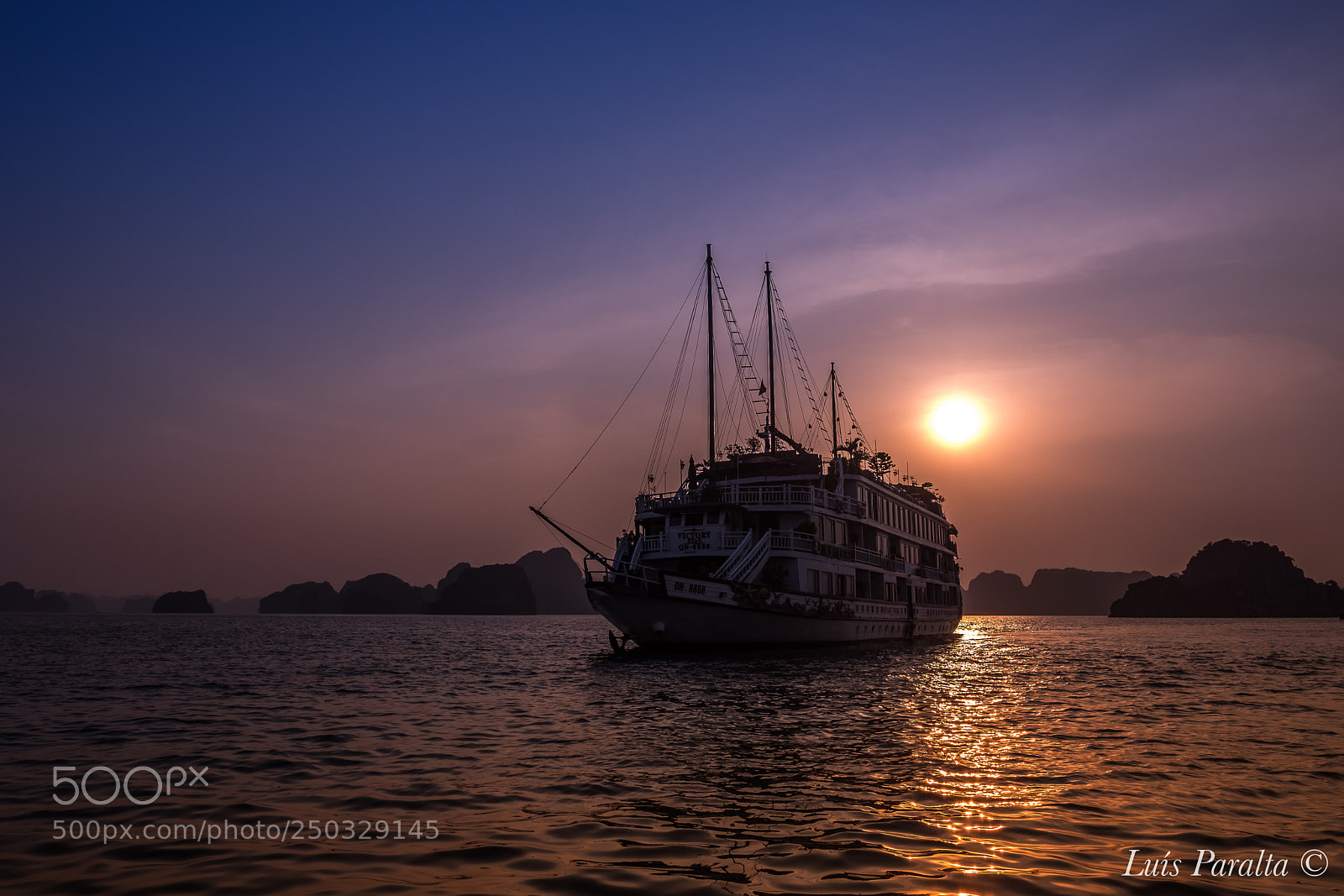 Fujifilm X-T2 sample photo. Sunset em halong bay photography