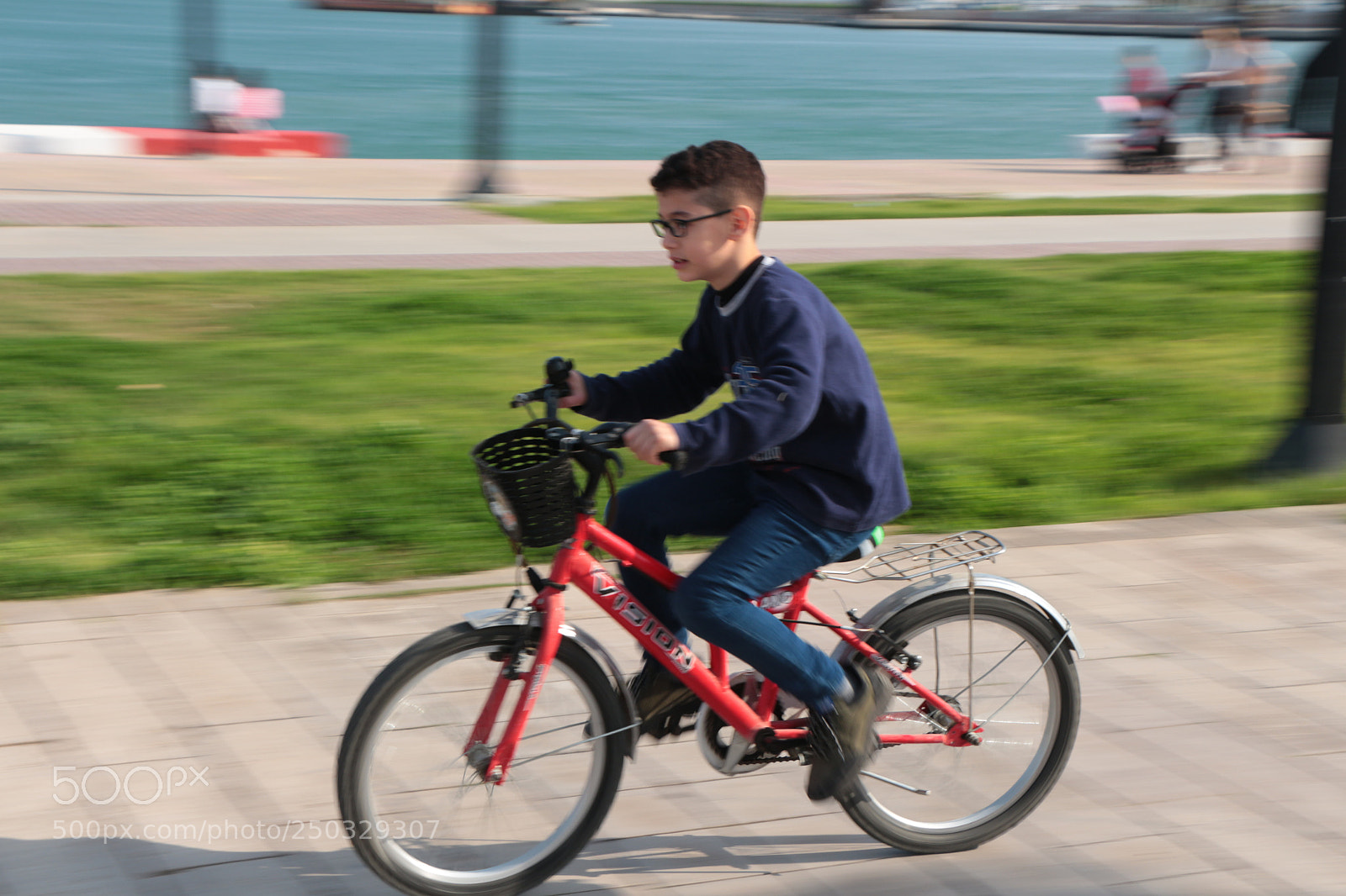 Canon EOS 700D (EOS Rebel T5i / EOS Kiss X7i) sample photo. Small cyclist photography