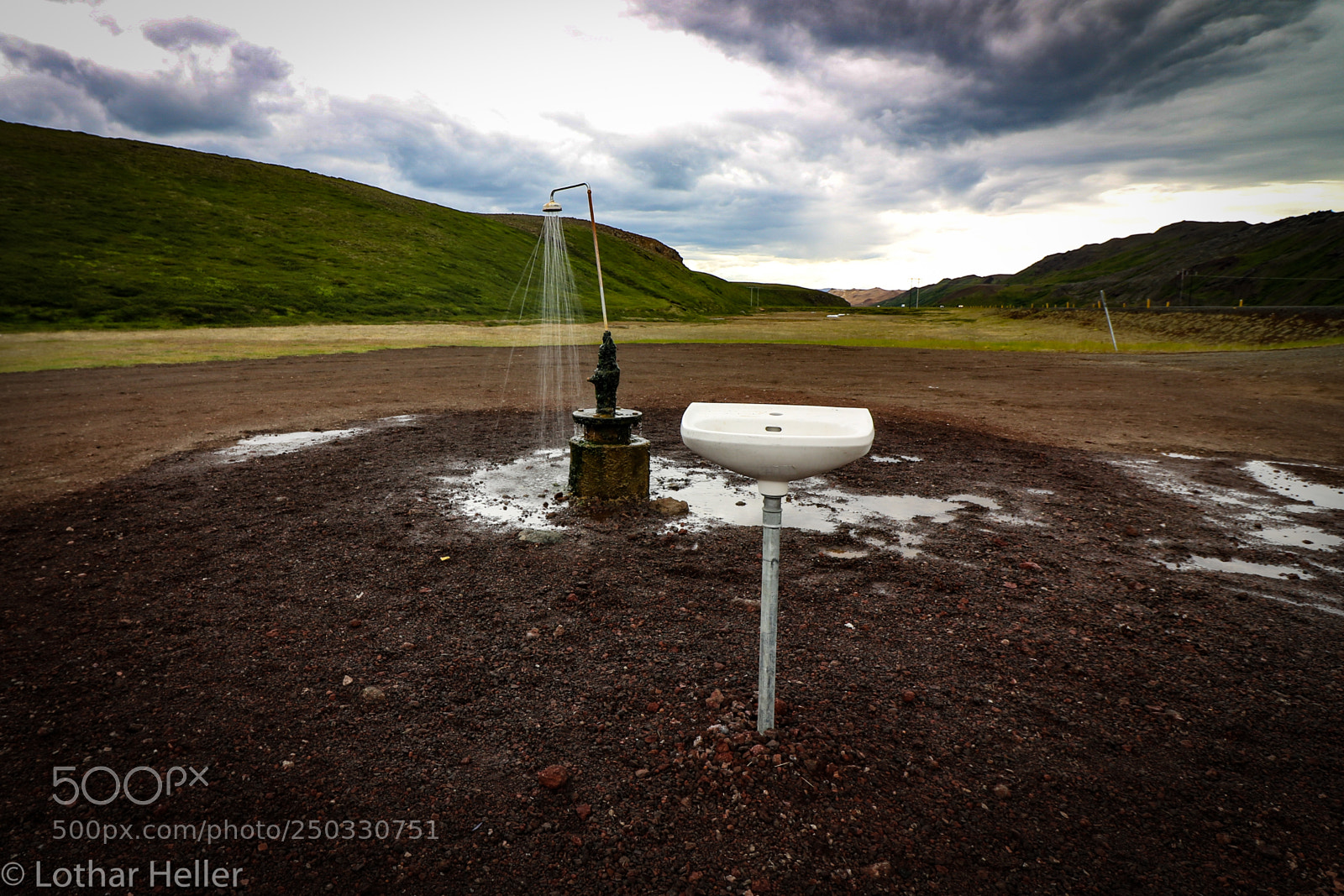 Canon EOS 750D (EOS Rebel T6i / EOS Kiss X8i) sample photo. Iceland shower photography