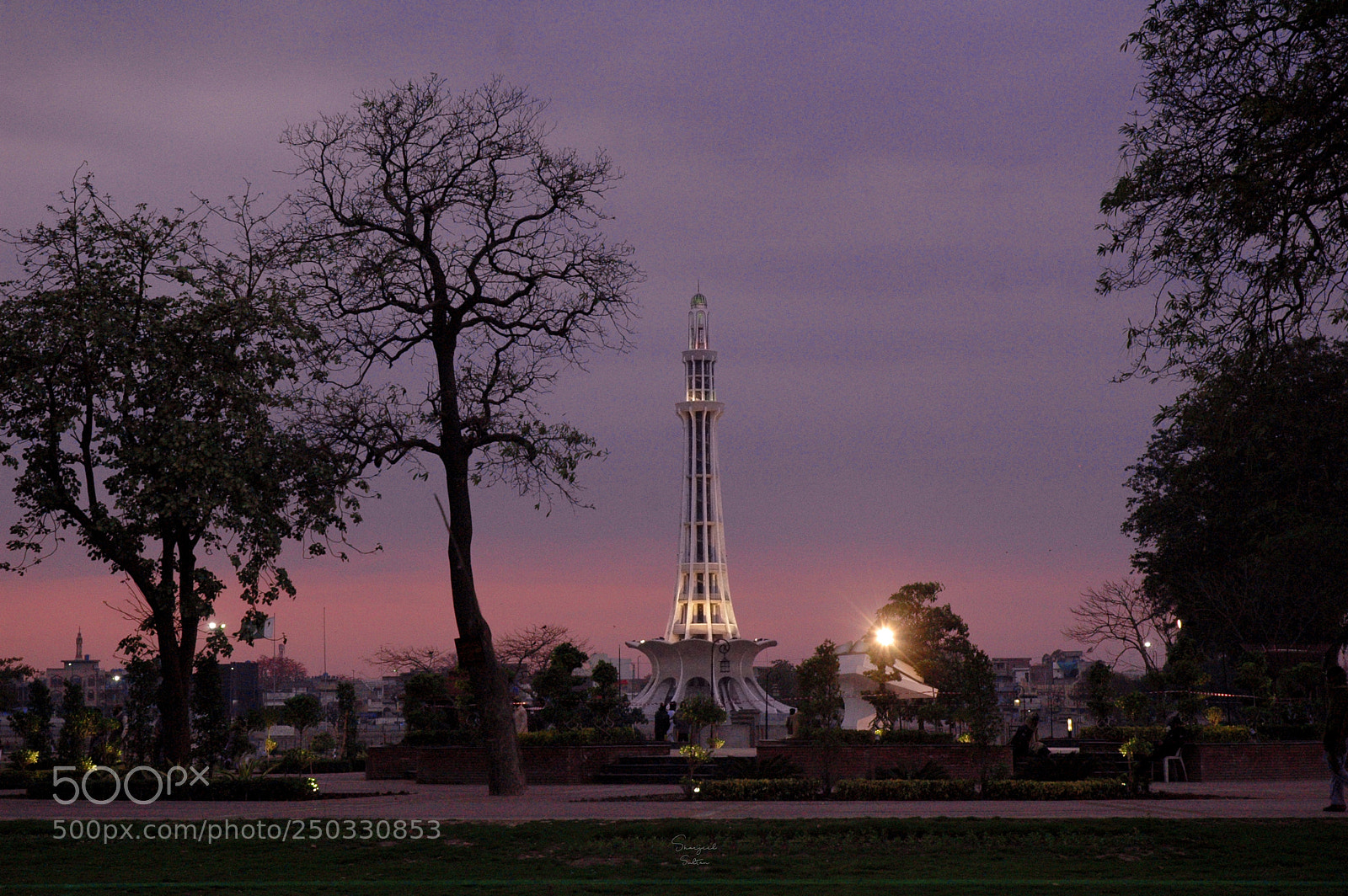 Nikon D70 sample photo. Minar-e-pakistan photography