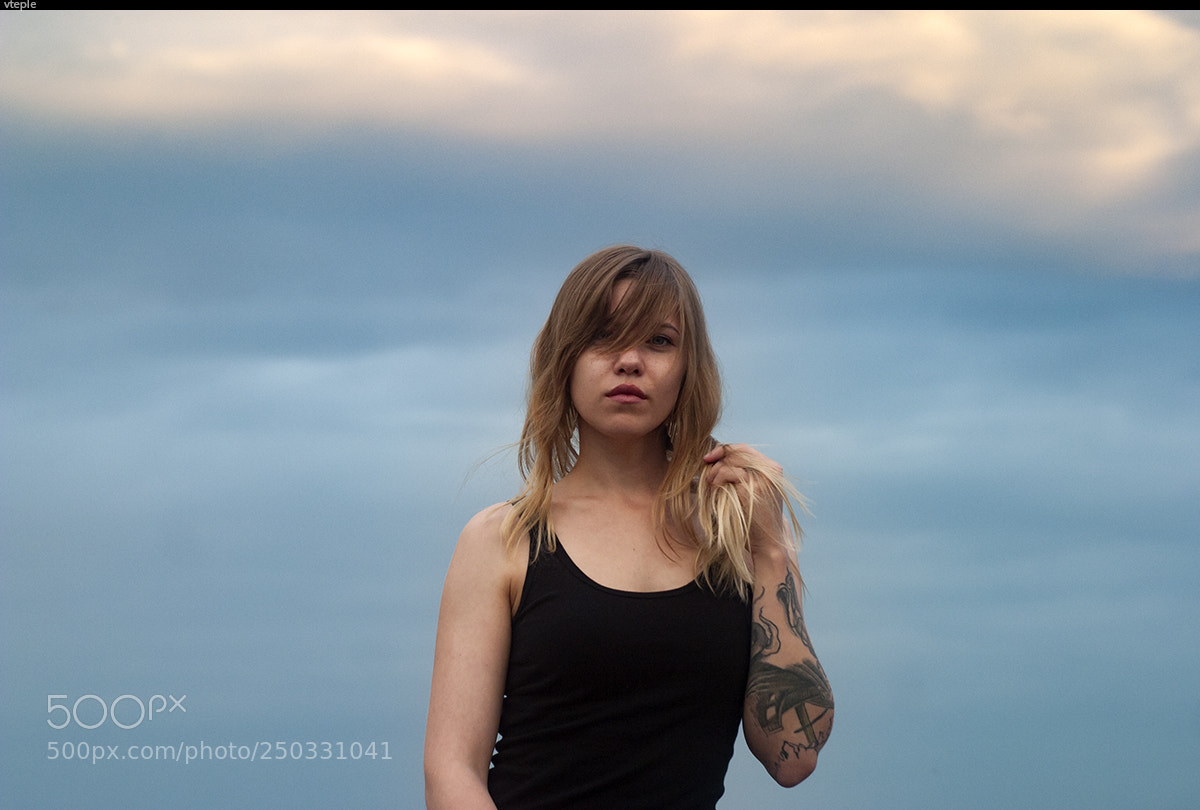 Canon EOS 10D sample photo. Girl and blue sunset photography