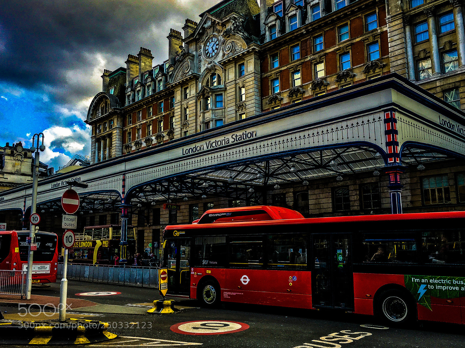 Apple iPhone 6s sample photo. London victoria station photography