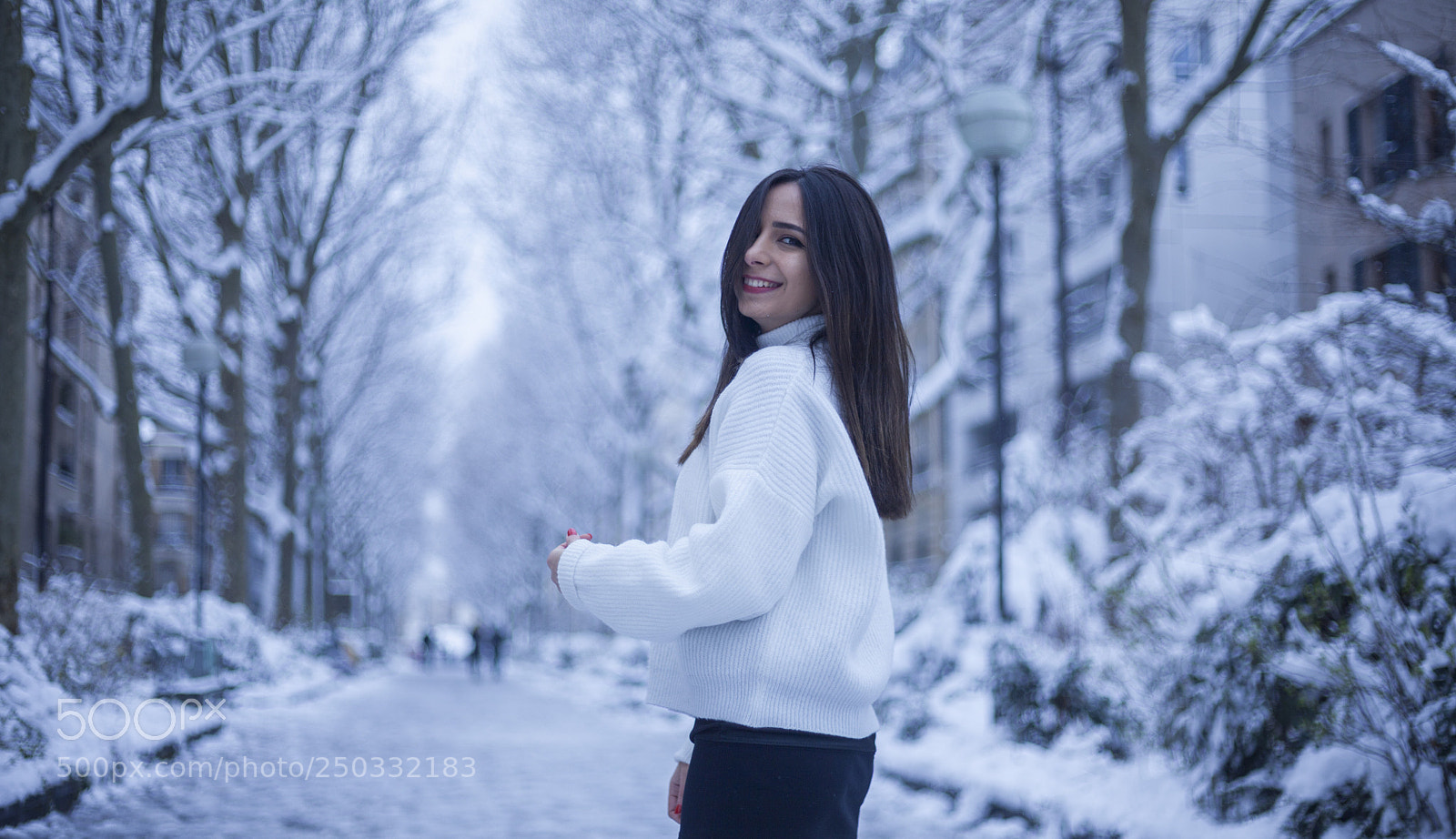 Canon EOS 5D Mark II sample photo. Rawan in white photography