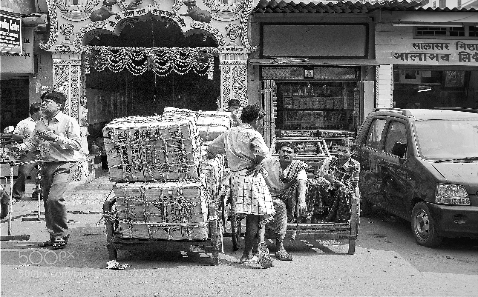 Canon EOS 350D (EOS Digital Rebel XT / EOS Kiss Digital N) sample photo. Street life in guwahati photography