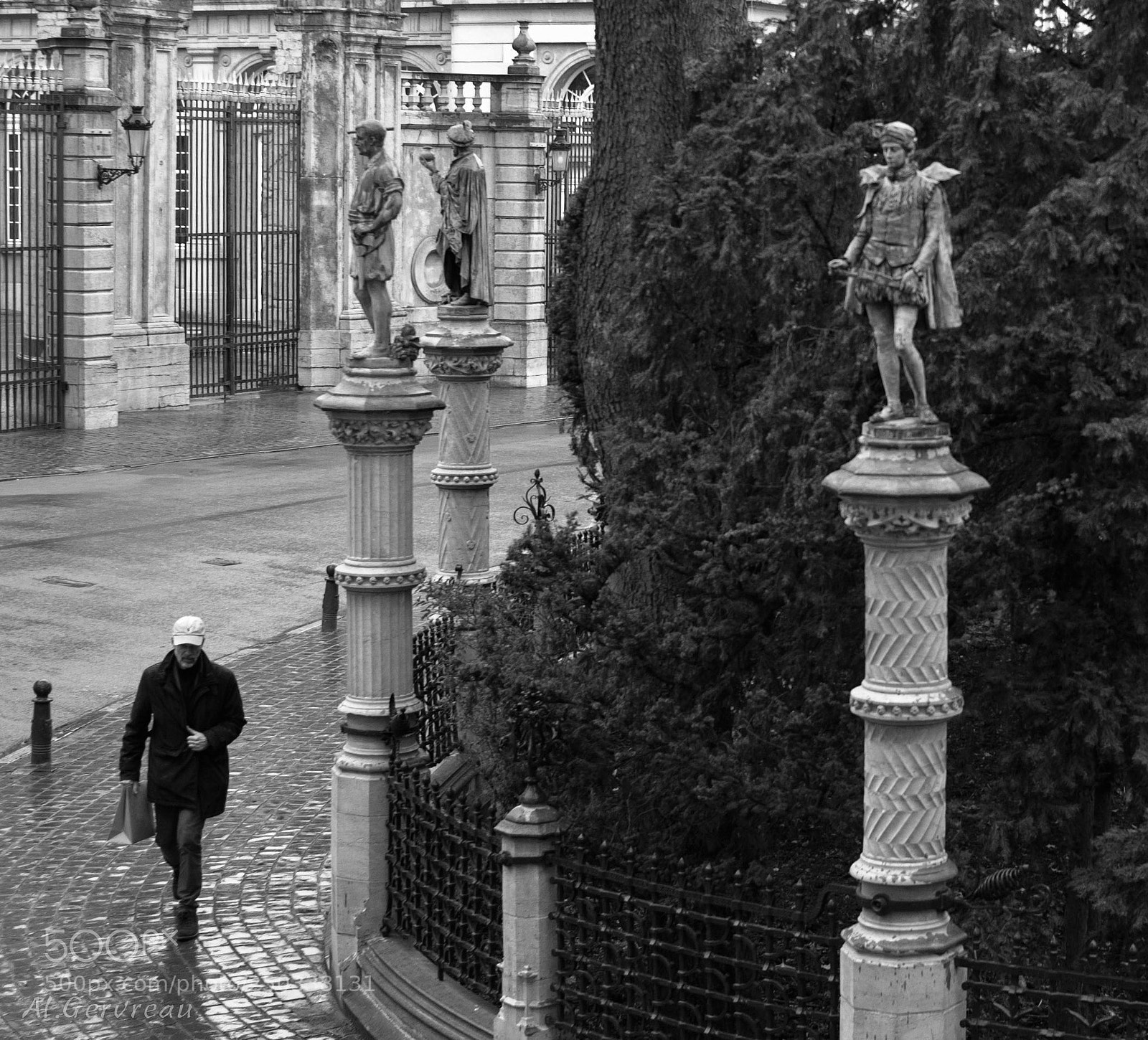 Nikon D300 sample photo. Statue petit sablon place photography