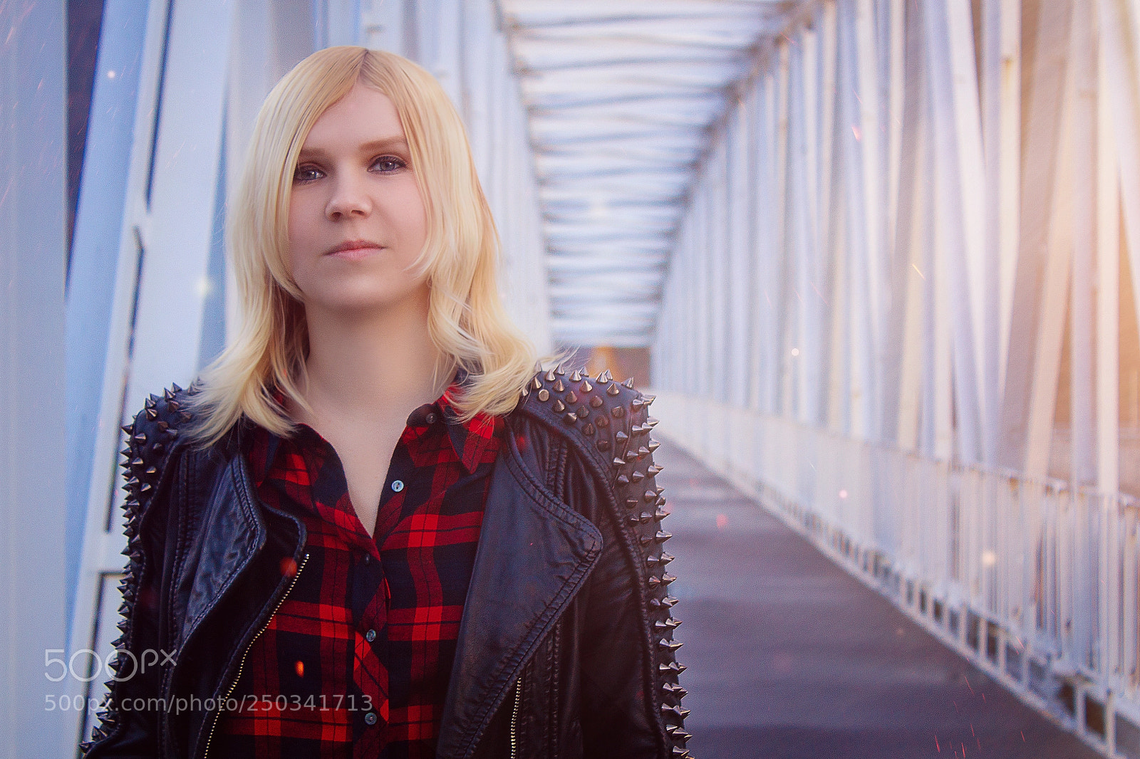 Canon EOS 1200D (EOS Rebel T5 / EOS Kiss X70 / EOS Hi) sample photo. Girl on the bridge photography
