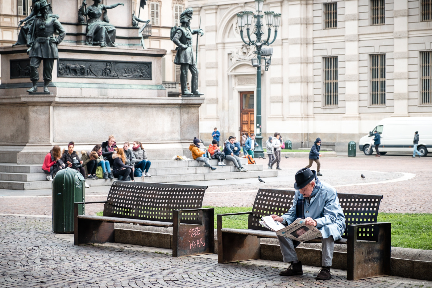 Fujifilm X-E1 sample photo. Reading the news photography