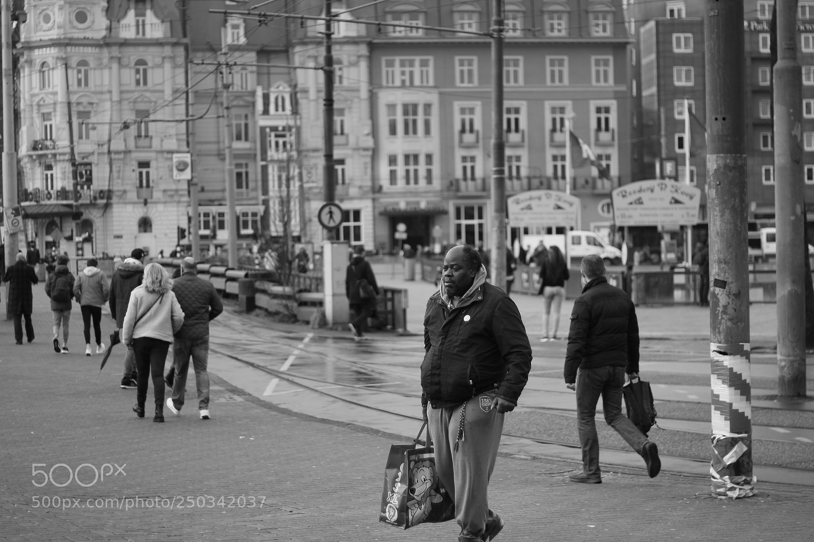 Canon EOS 600D (Rebel EOS T3i / EOS Kiss X5) + Canon EF 50mm F1.8 II sample photo. Streetlife photography