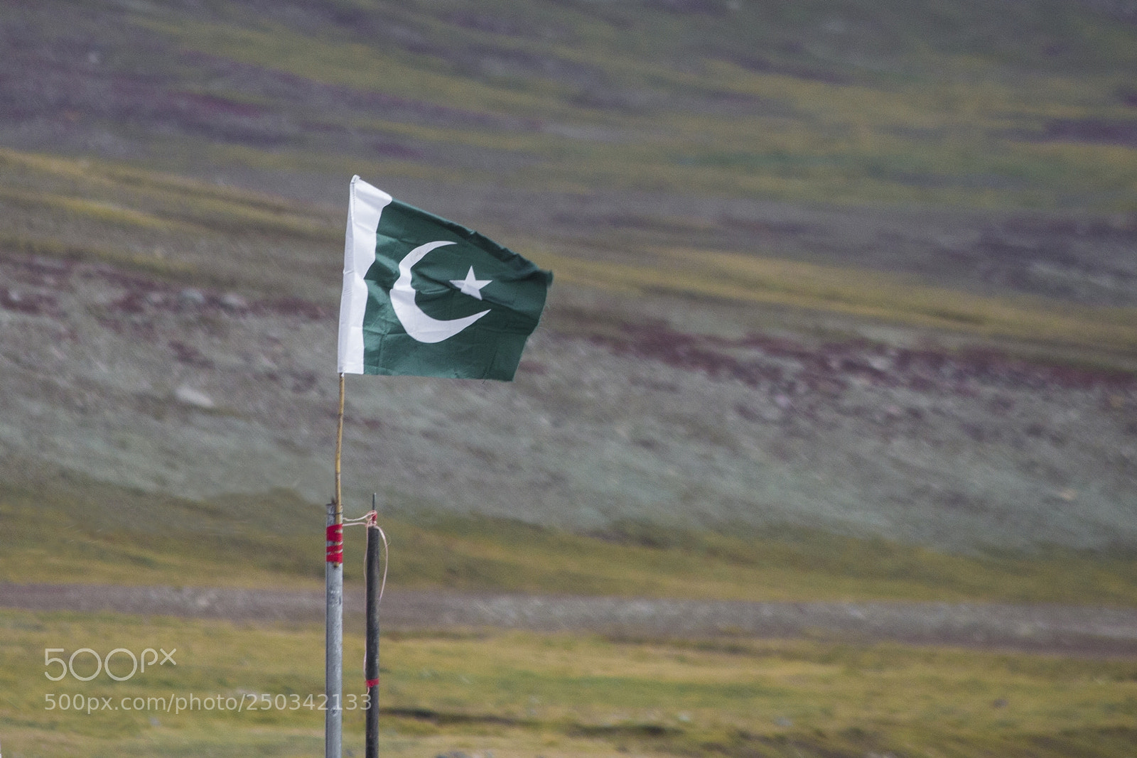 Canon EOS 600D (Rebel EOS T3i / EOS Kiss X5) sample photo. Wavin' flag photography