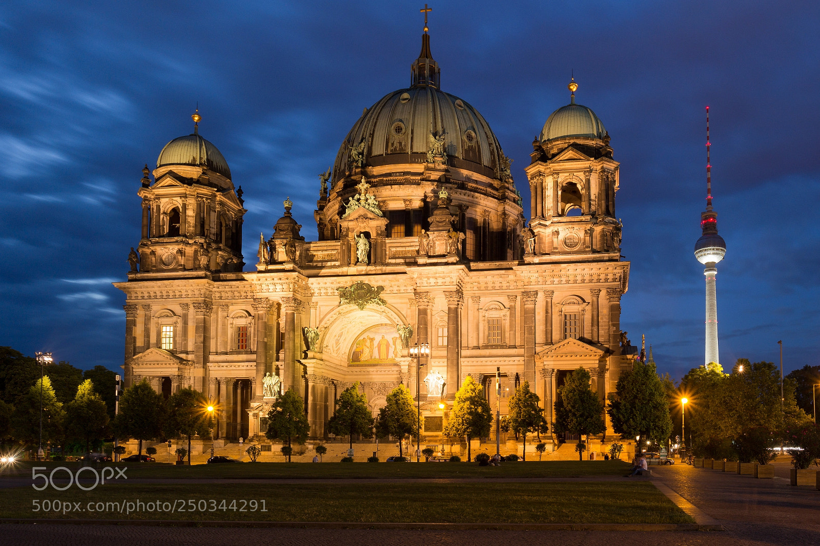 Samsung NX30 sample photo. Berlin cathedral photography