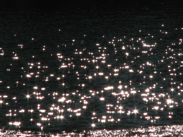 Canon POWERSHOT S2 IS sample photo. Water sparkle photography