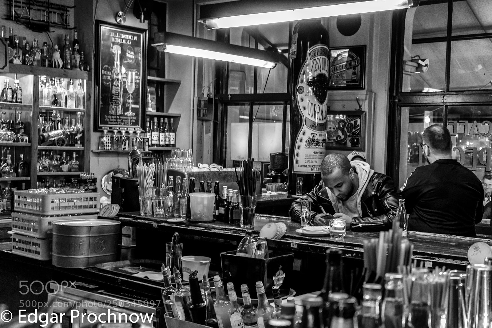 Canon EOS 750D (EOS Rebel T6i / EOS Kiss X8i) sample photo. Mexican pub photography