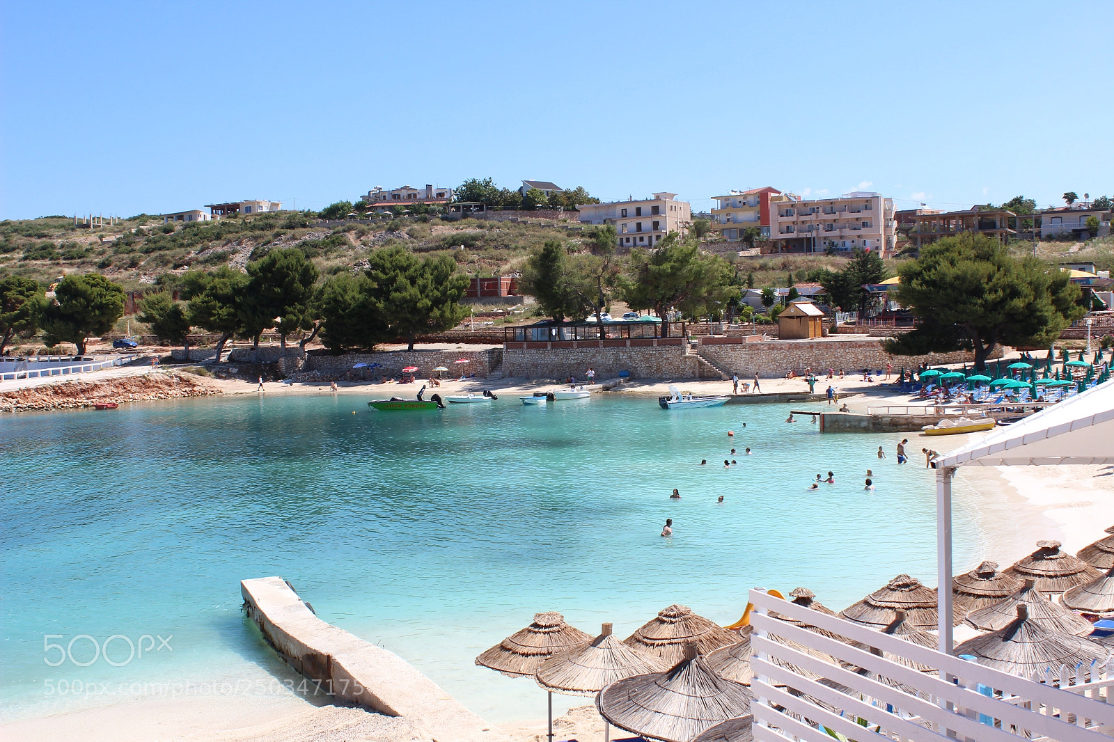 Canon EOS 600D (Rebel EOS T3i / EOS Kiss X5) sample photo. Crystal blue waters run photography