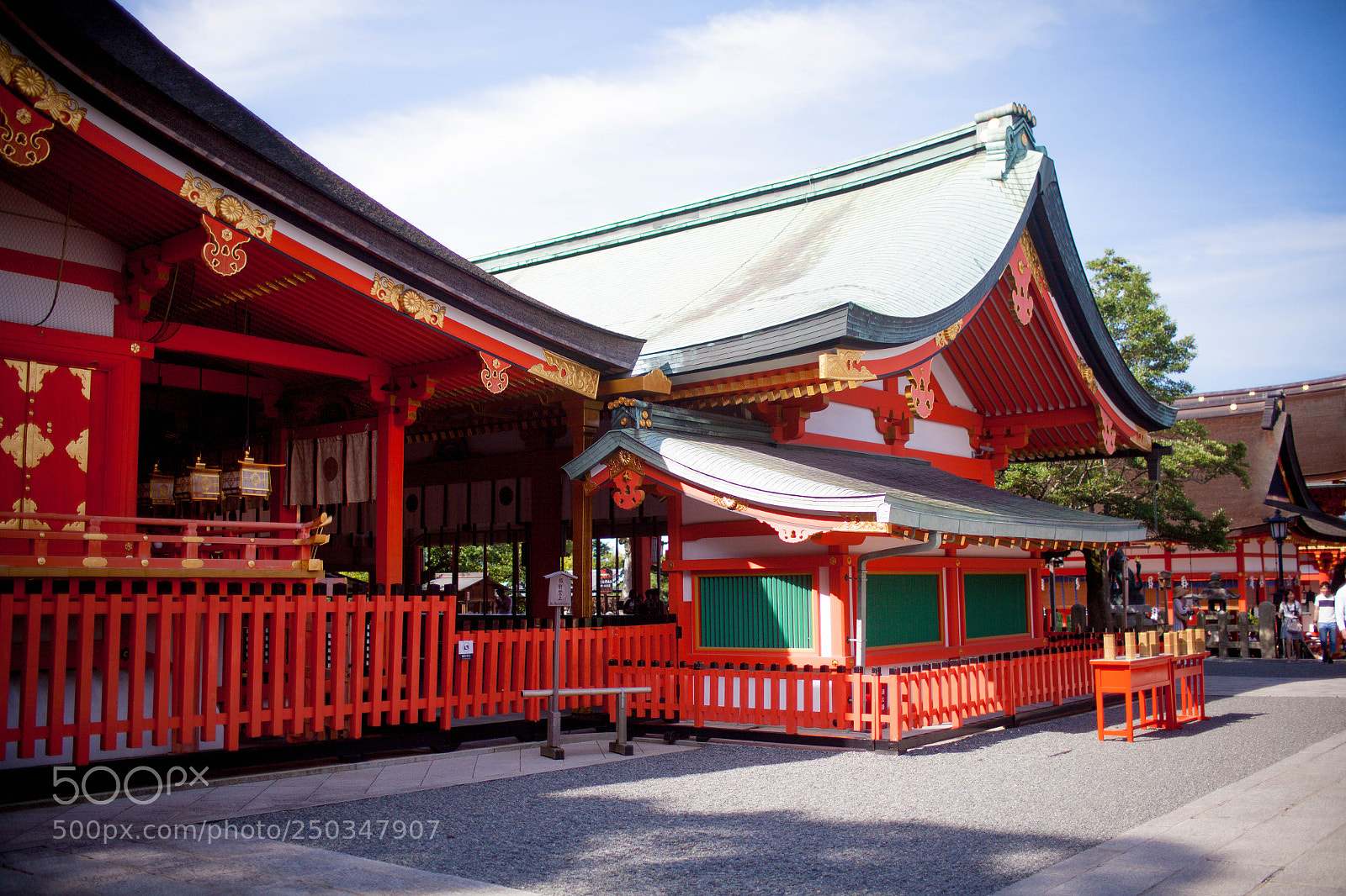 Canon EOS 5D Mark II sample photo. Temple in miyajimacho, japan photography