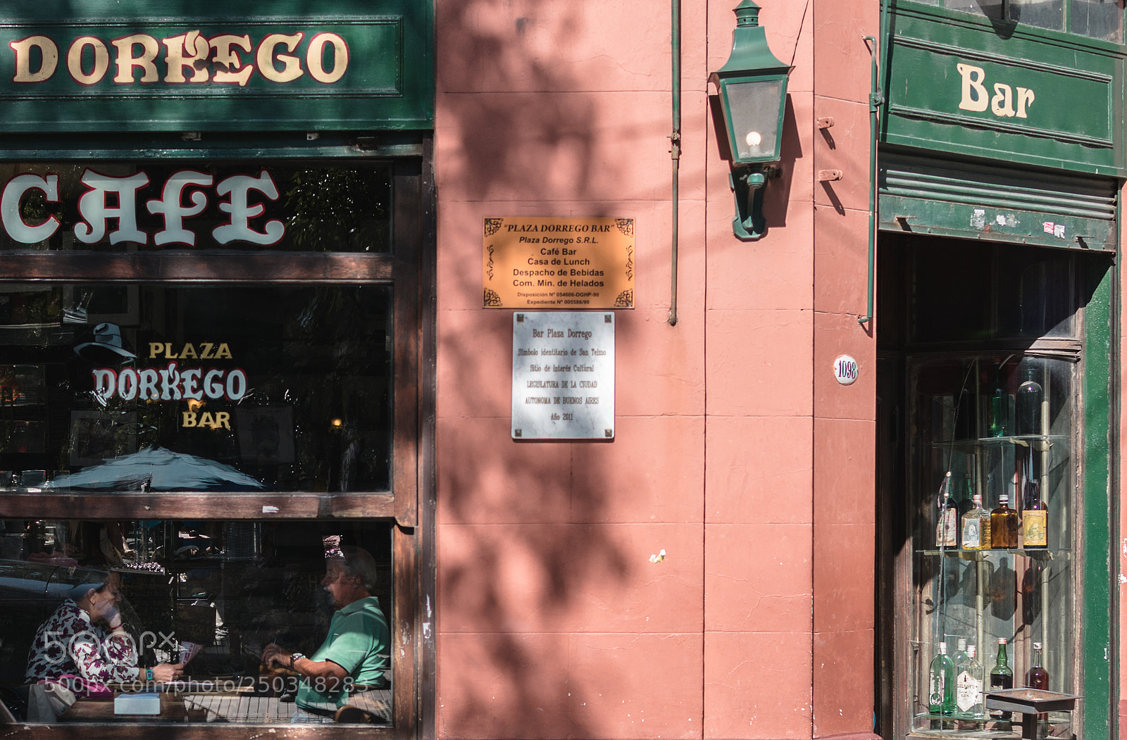 Nikon D3400 sample photo. Tradicional bar en el photography