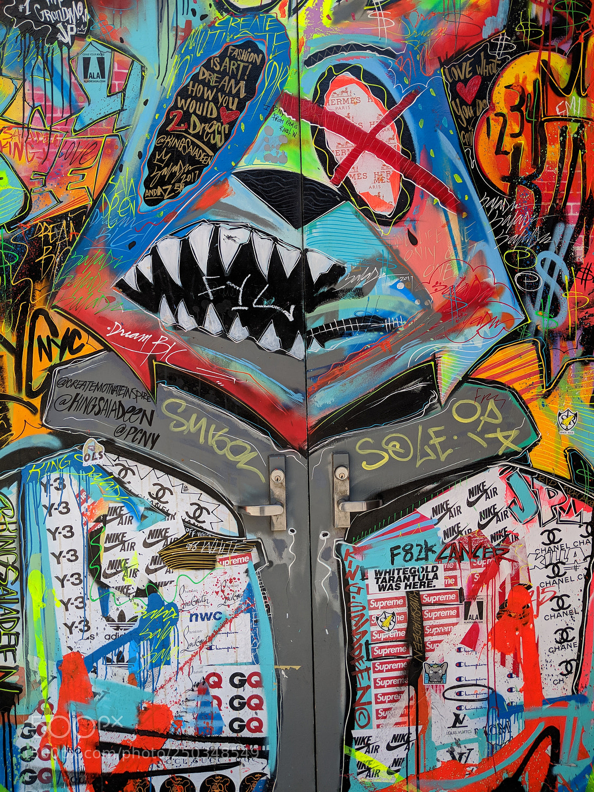 Google Pixel 2 XL sample photo. Graffiti + marks = bears photography