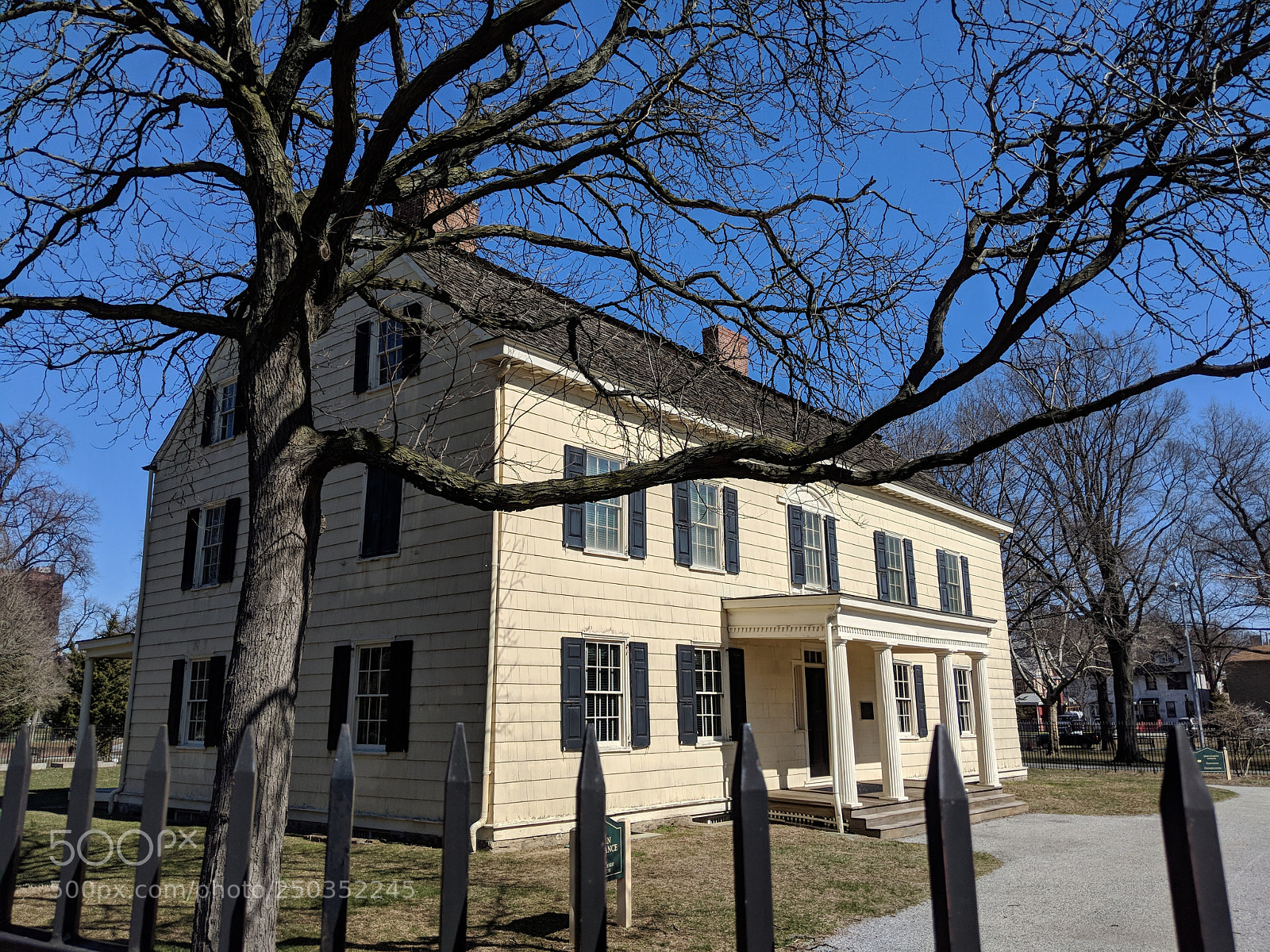 Google Pixel 2 XL sample photo. King manor museum photography