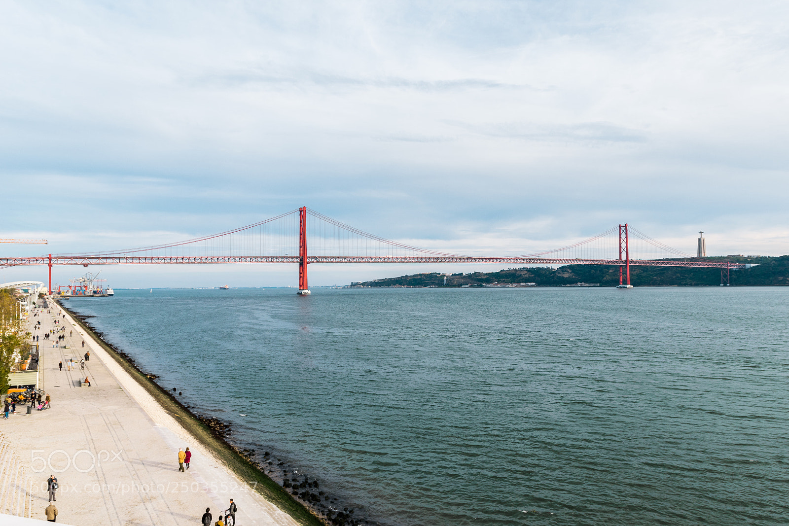 Nikon D5300 sample photo. 25 de abril bridge photography