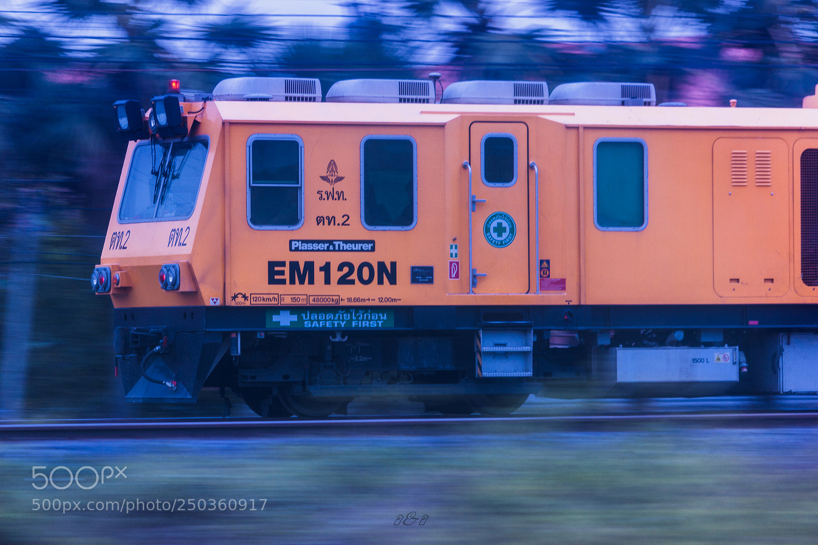 Canon EOS 600D (Rebel EOS T3i / EOS Kiss X5) sample photo. Train photography