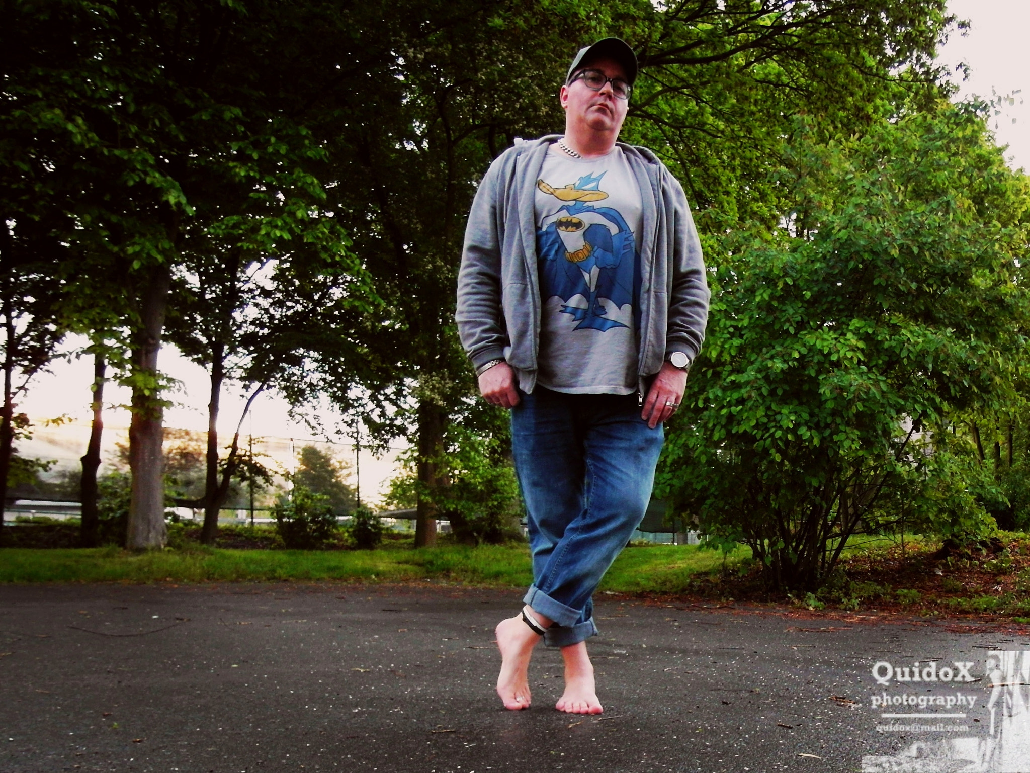 Samsung EX1 sample photo. Barefoot in the rain photography