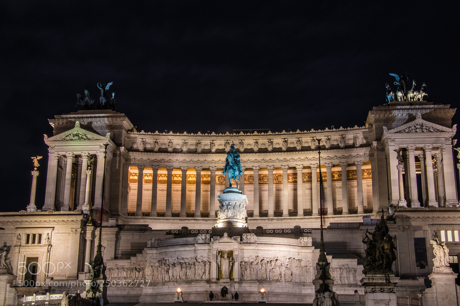 Canon EOS 77D (EOS 9000D / EOS 770D) sample photo. Vittorio emanuele monument photography