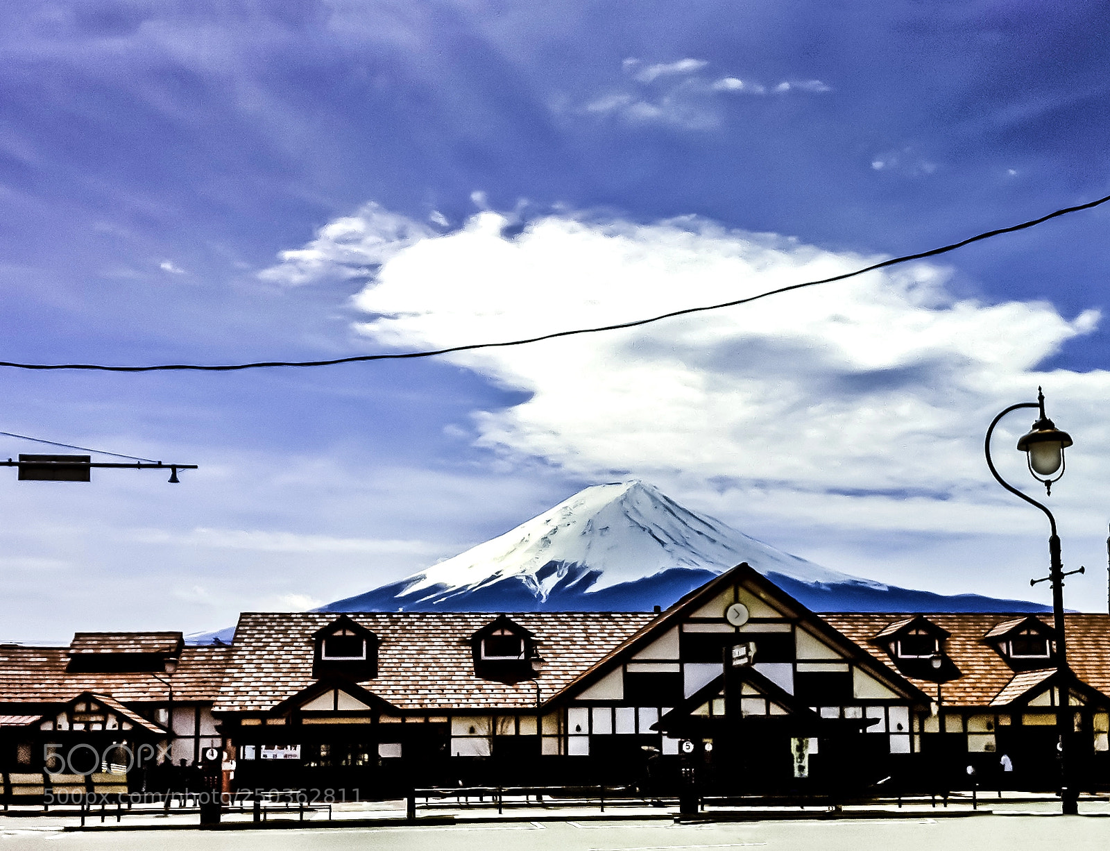Apple iPhone 4 sample photo. Kawaguchiko station with mt photography