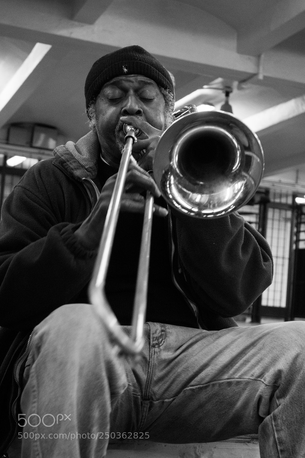 Canon EOS 700D (EOS Rebel T5i / EOS Kiss X7i) sample photo. Subway musician photography