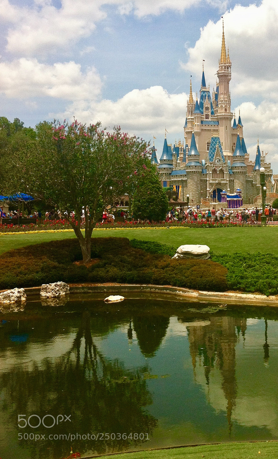 Apple iPhone 4 sample photo. Magic kingdom photography