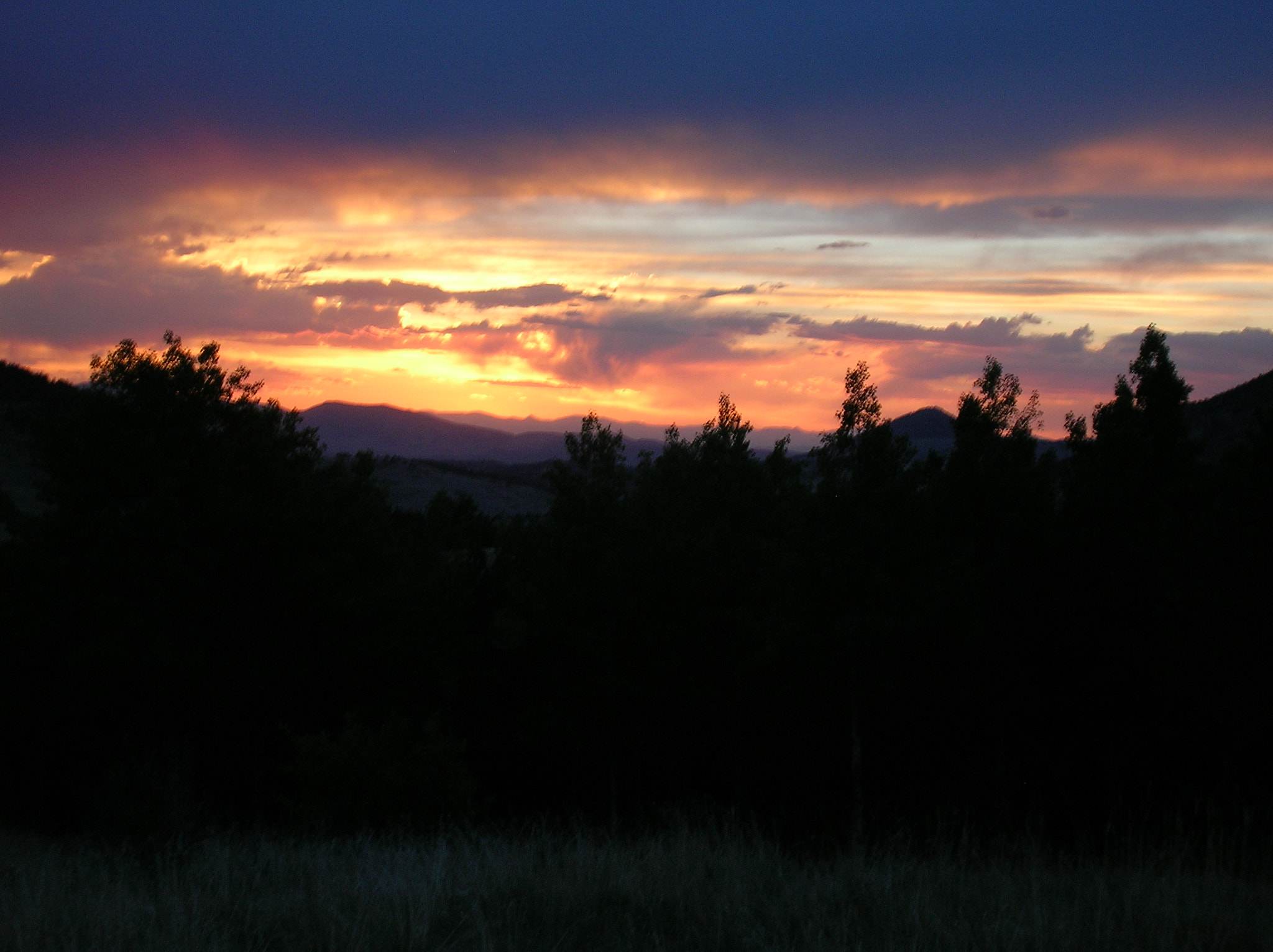 Nikon E4600 sample photo. Mountain sunset photography