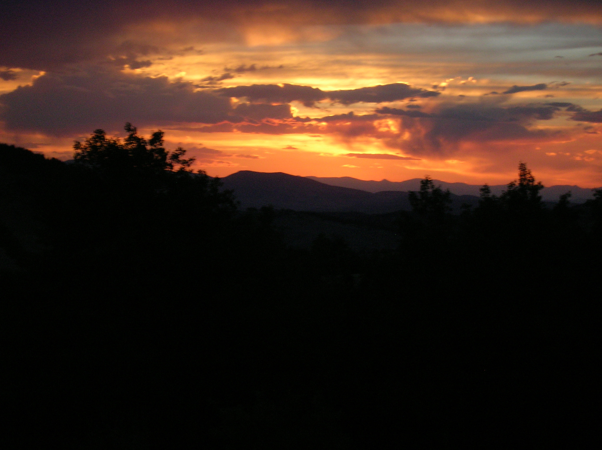 Nikon E4600 sample photo. Mountain sunset photography