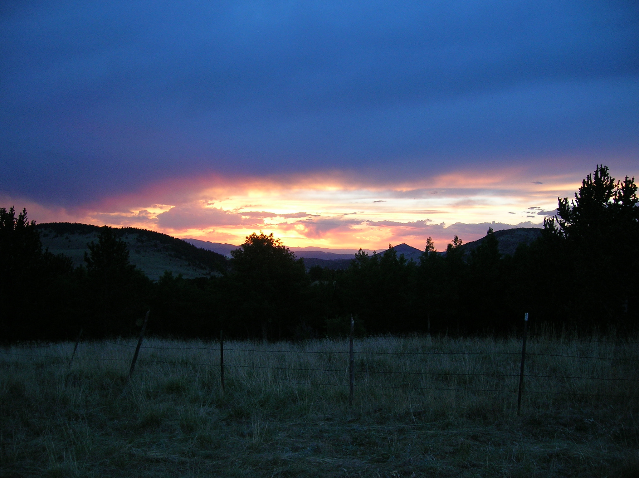 Nikon E4600 sample photo. Mountain sunset photography