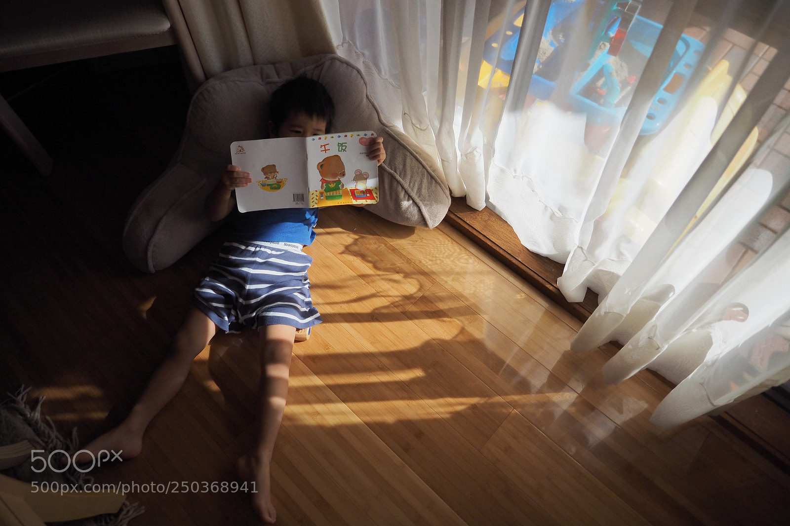 Olympus OM-D E-M1 sample photo. Reading time photography
