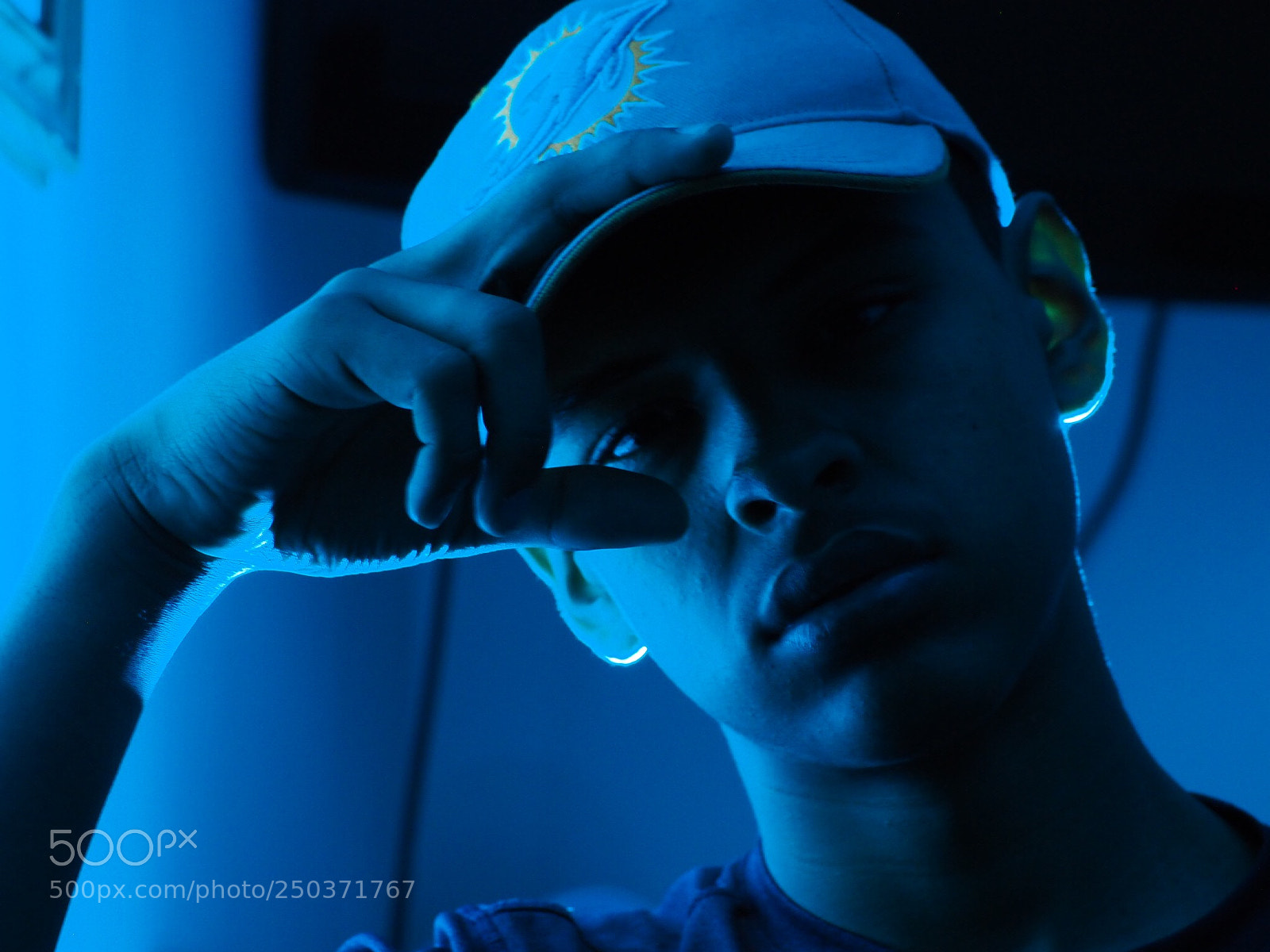 Olympus OM-D E-M10 II sample photo. Blue boy  photography