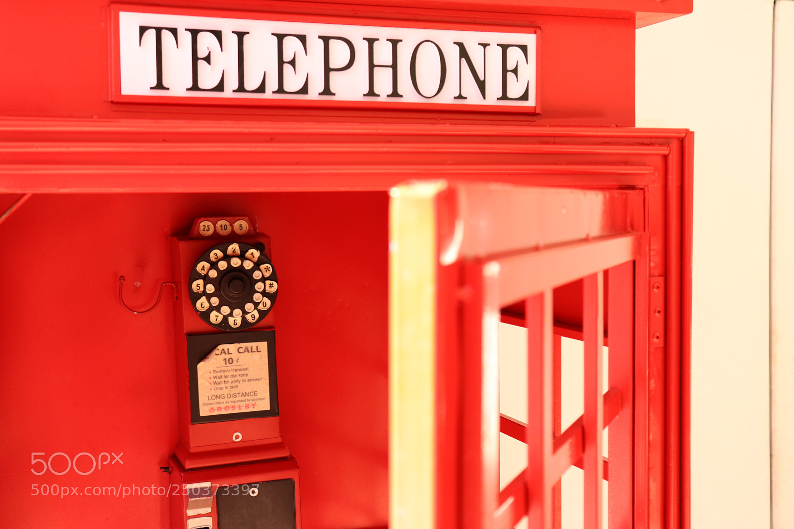 Canon EOS 800D (EOS Rebel T7i / EOS Kiss X9i) sample photo. Telephone booth photography