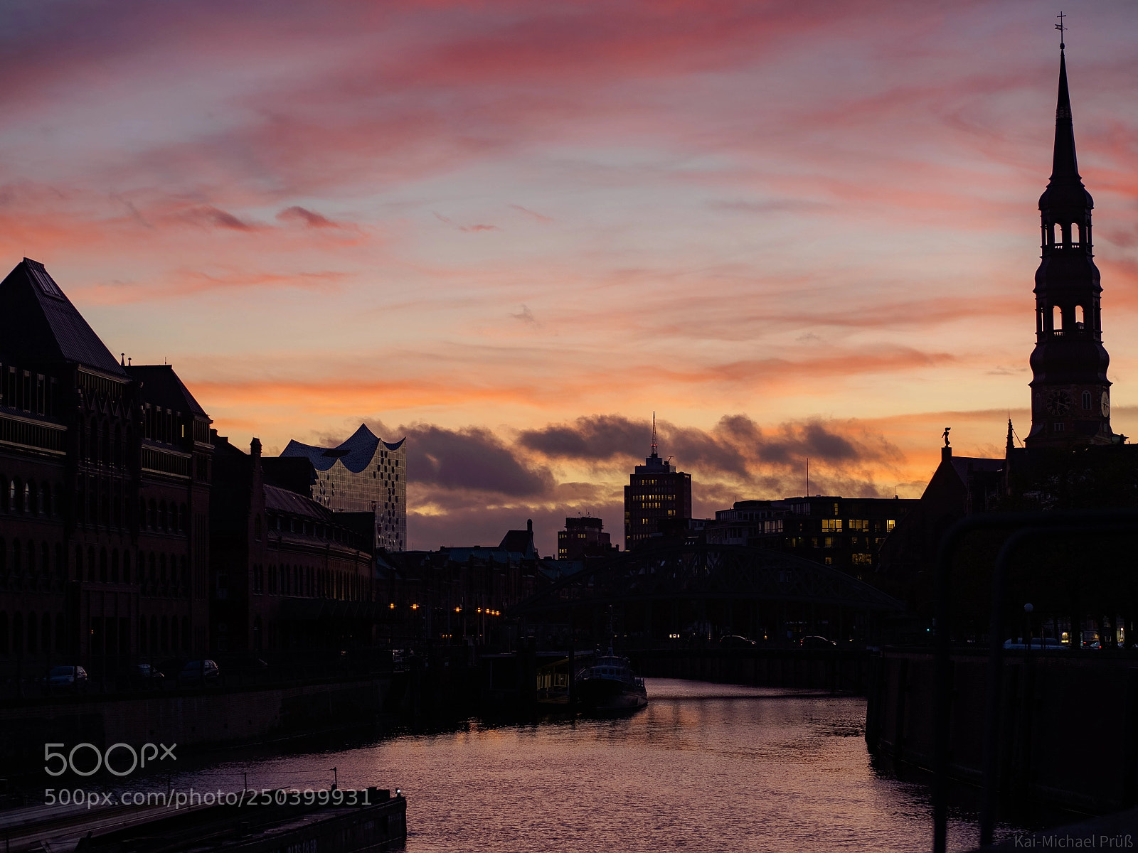 Olympus OM-D E-M10 II sample photo. Hamburg speicherstadt cloudscape photography